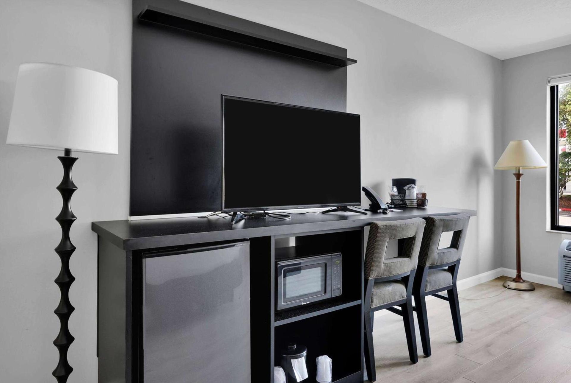 Ramada by Wyndham Jacksonville I-95 by Butler Blvd photo 48