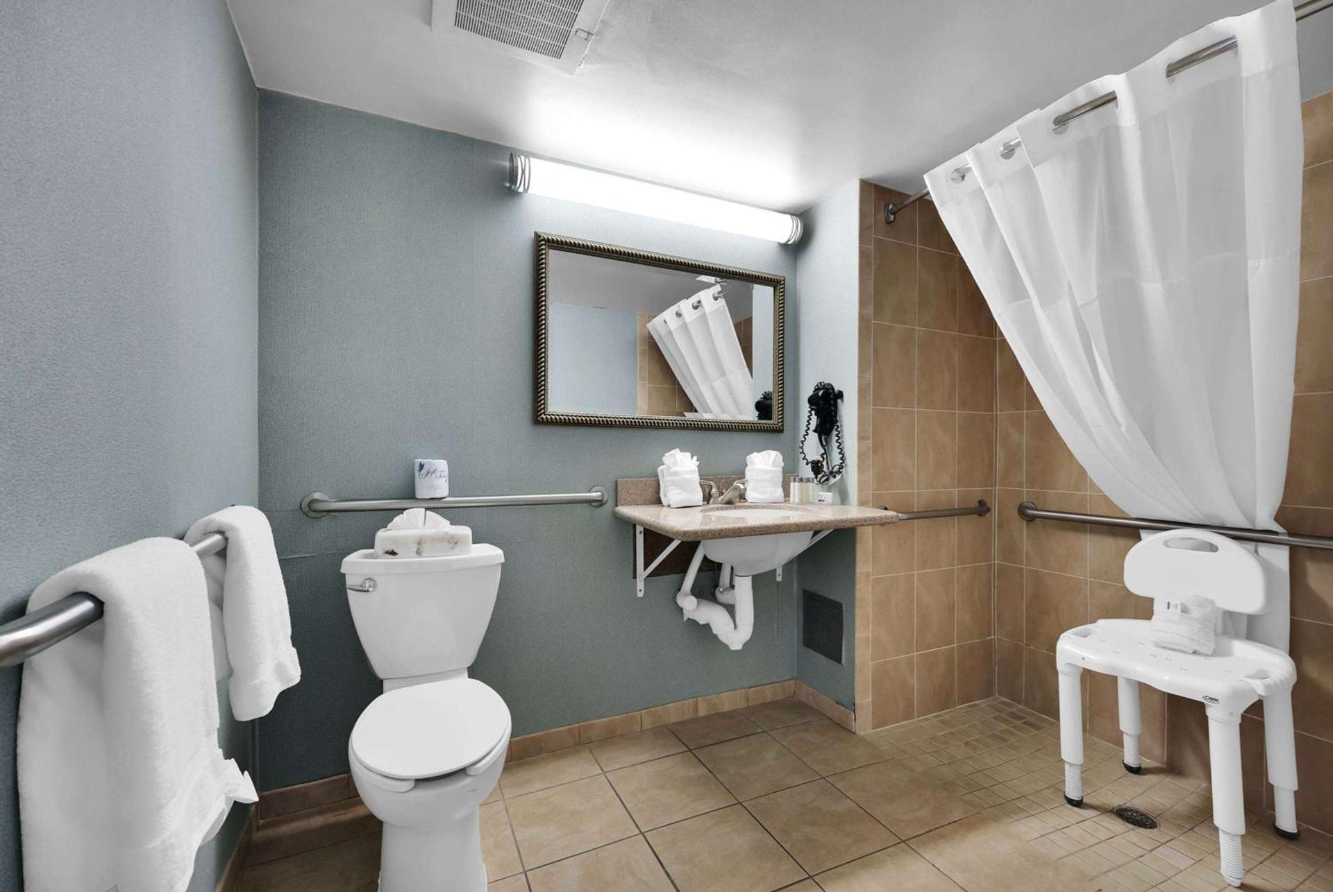 Ramada by Wyndham Jacksonville I-95 by Butler Blvd photo 51