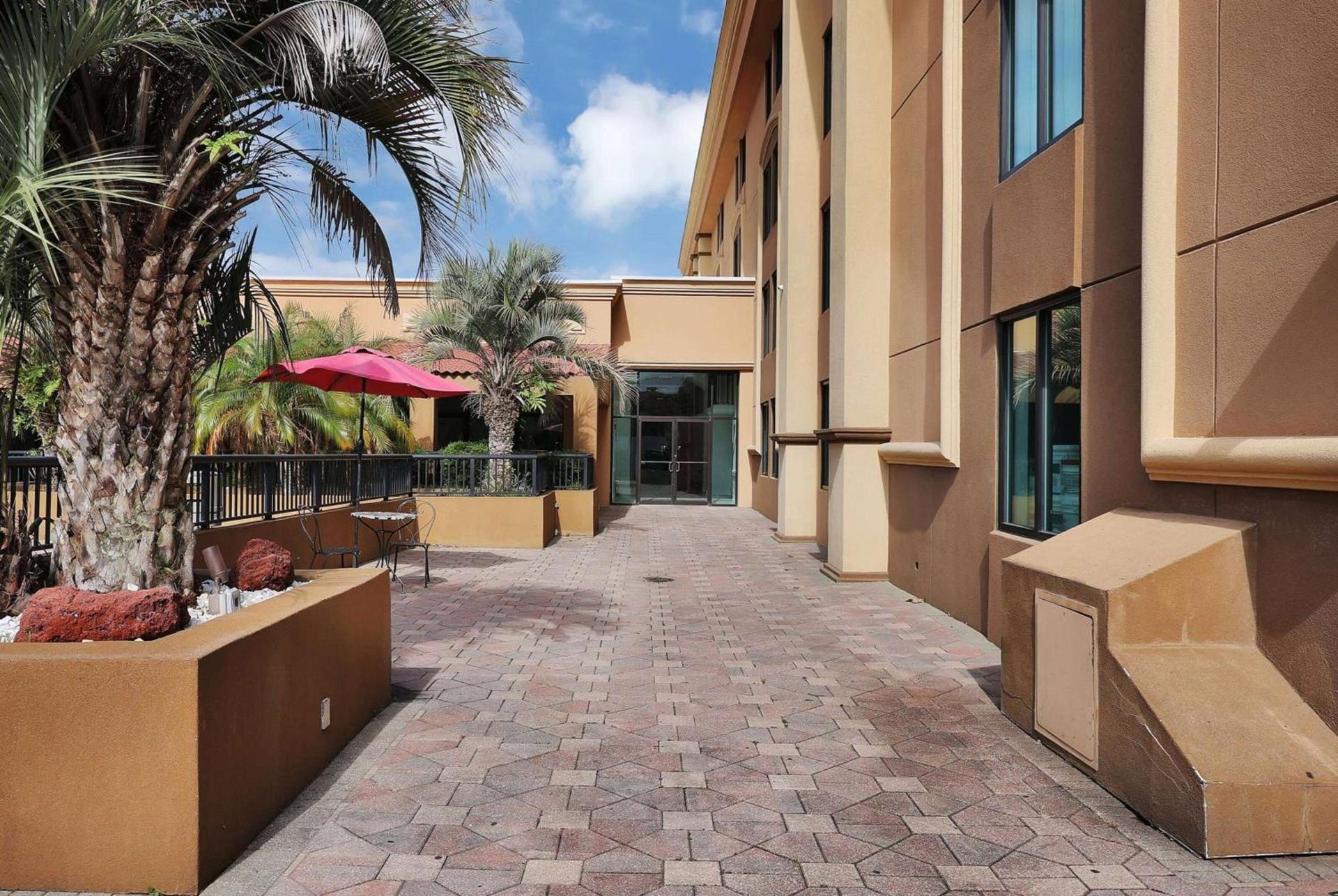 Ramada by Wyndham Jacksonville I-95 by Butler Blvd photo 76