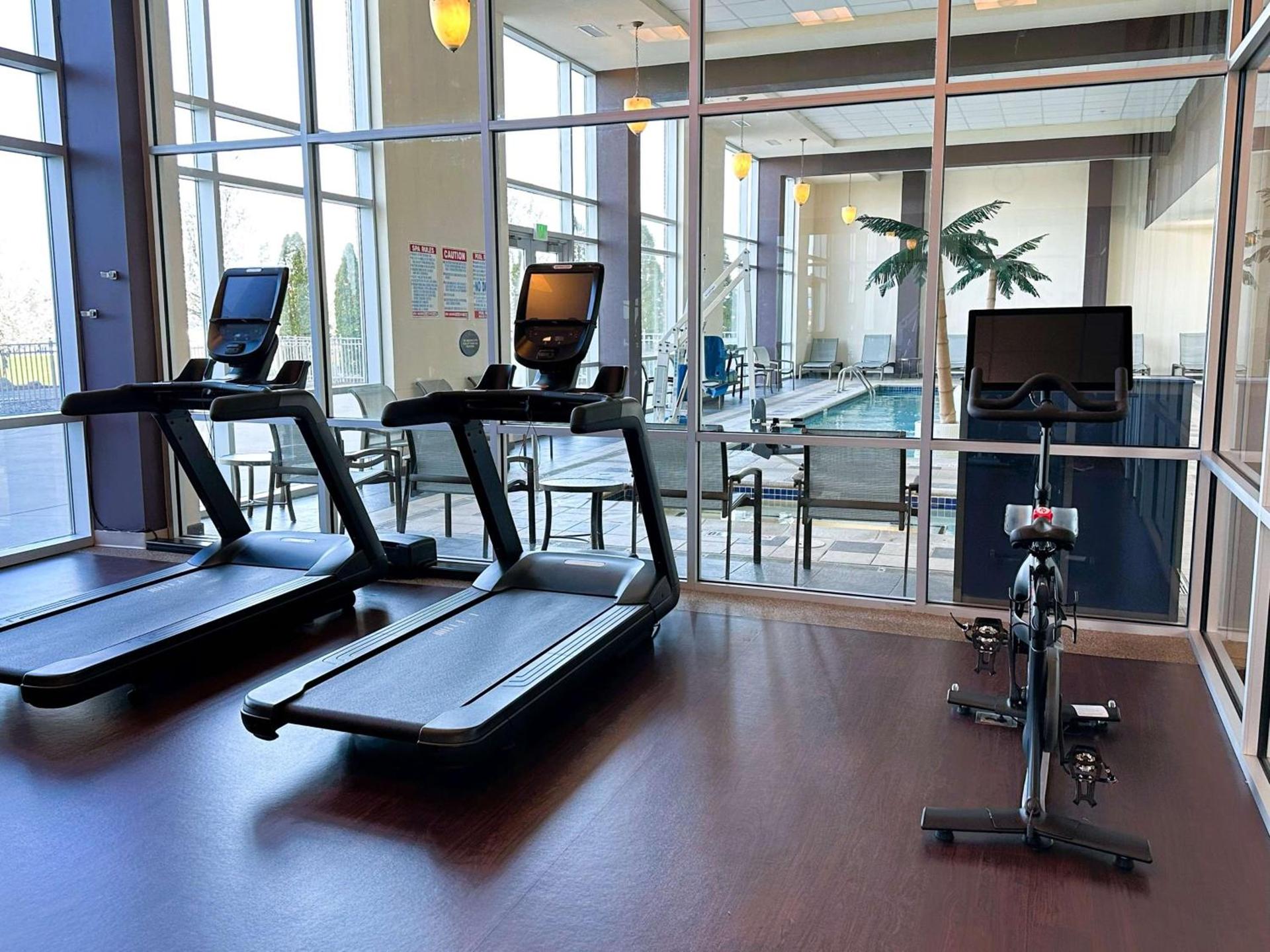 DoubleTree by Hilton Bay City - Riverfront photo 21