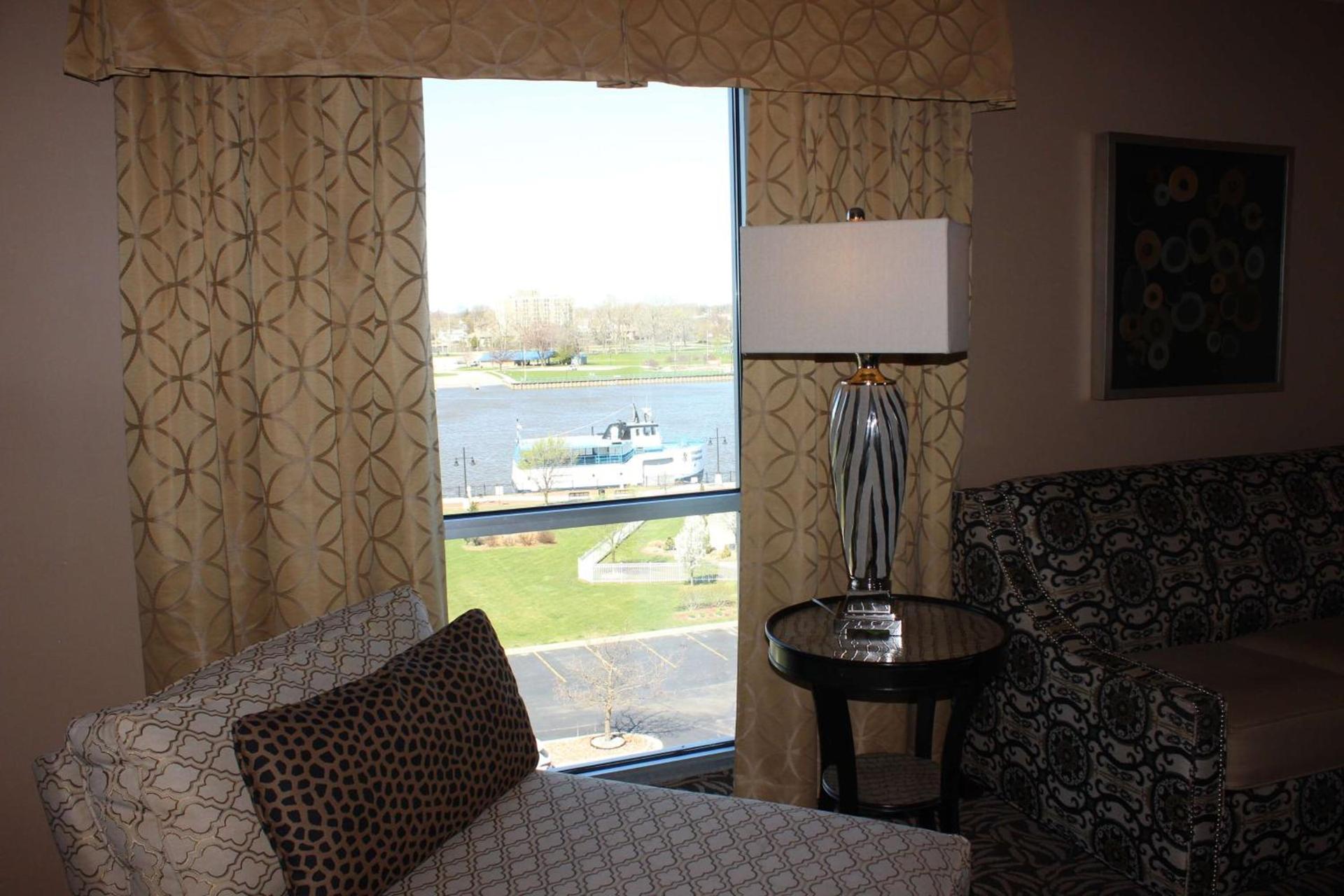 DoubleTree by Hilton Bay City - Riverfront photo 41