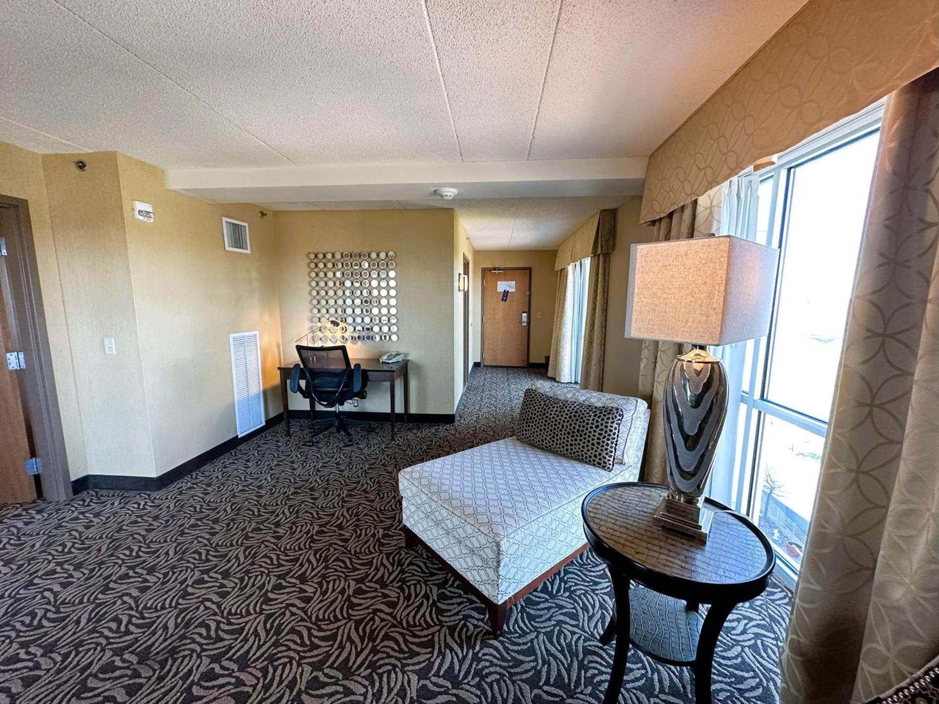 DoubleTree by Hilton Bay City - Riverfront photo 43