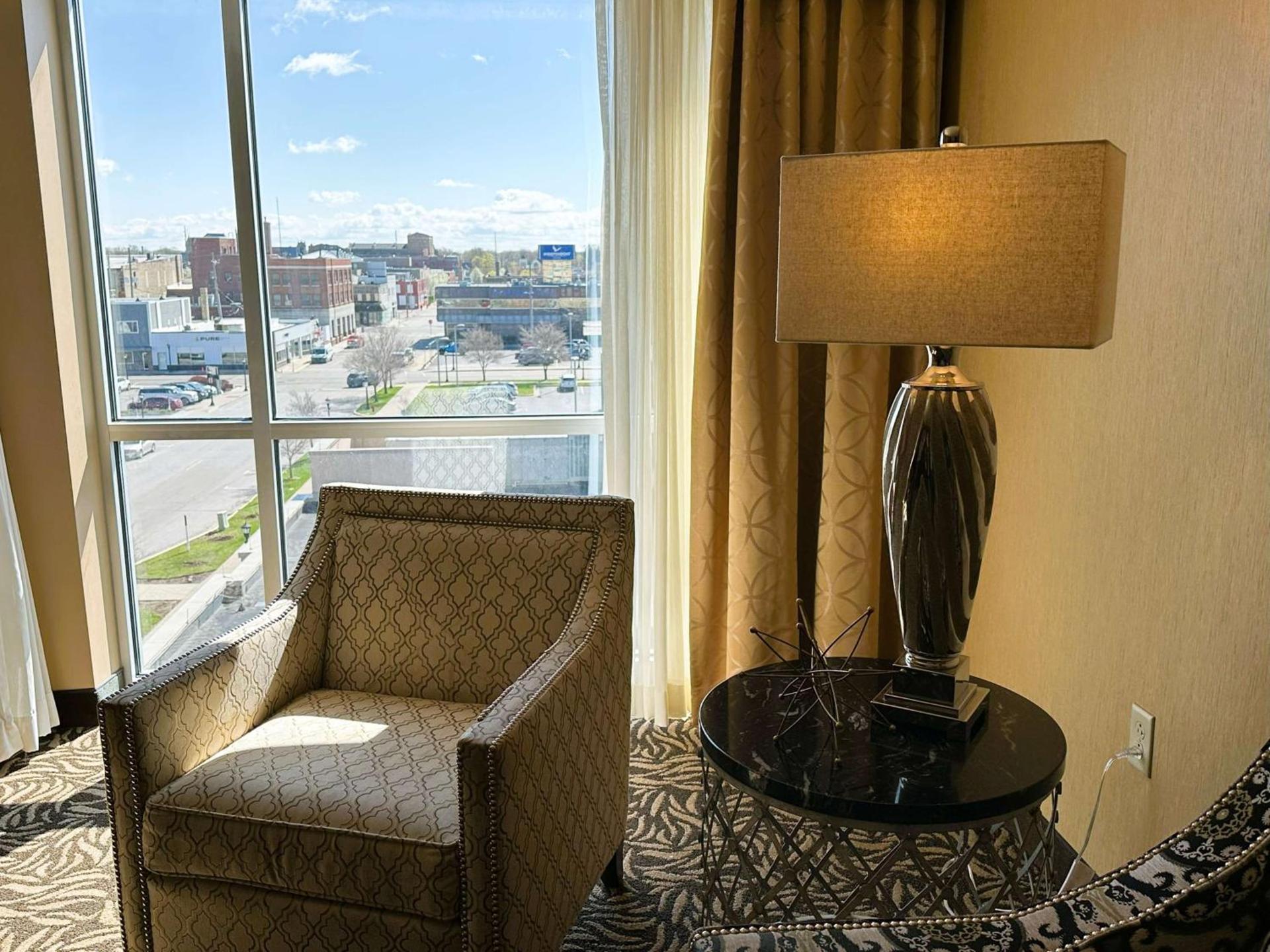 DoubleTree by Hilton Bay City - Riverfront photo 44