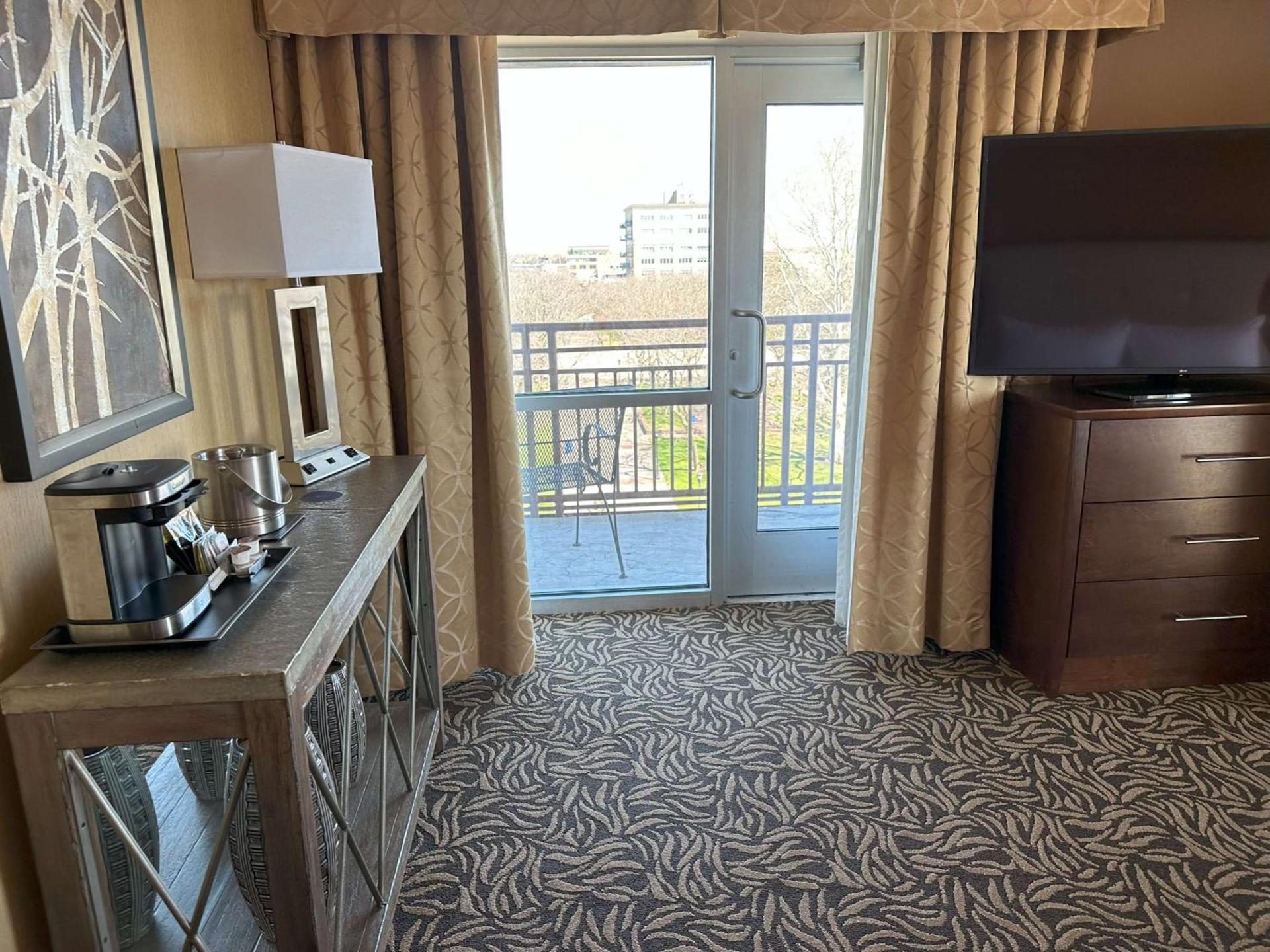 DoubleTree by Hilton Bay City - Riverfront photo 45