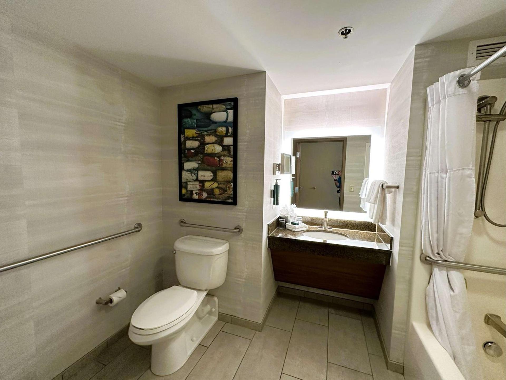 DoubleTree by Hilton Bay City - Riverfront photo 46