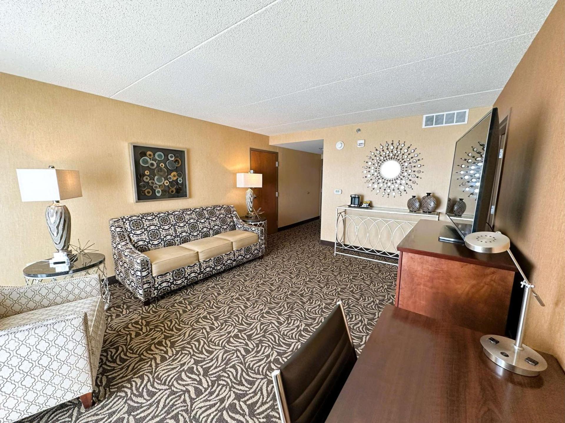 DoubleTree by Hilton Bay City - Riverfront photo 40