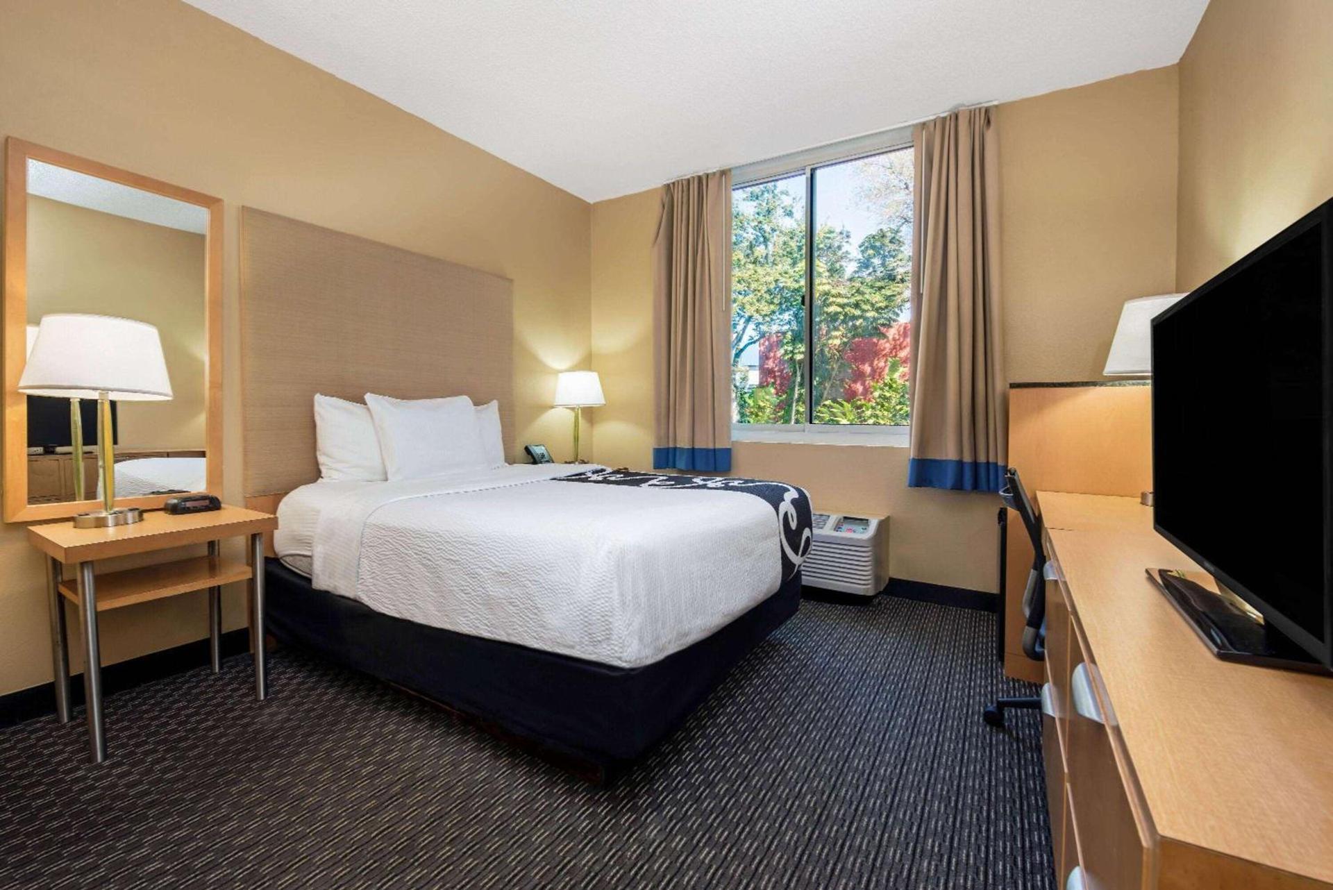 La Quinta by Wyndham West Palm Beach Airport photo 35