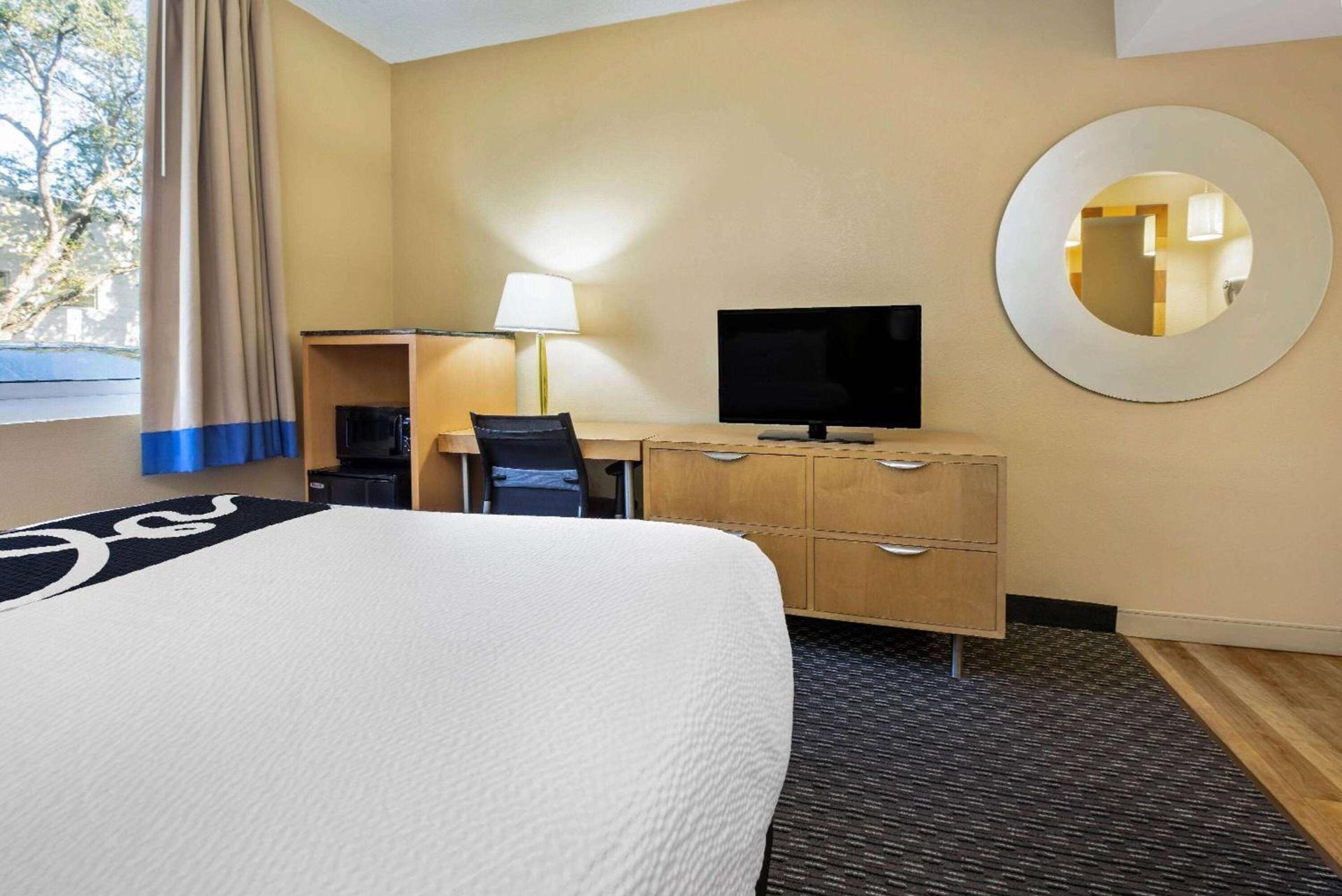 La Quinta by Wyndham West Palm Beach Airport photo 6