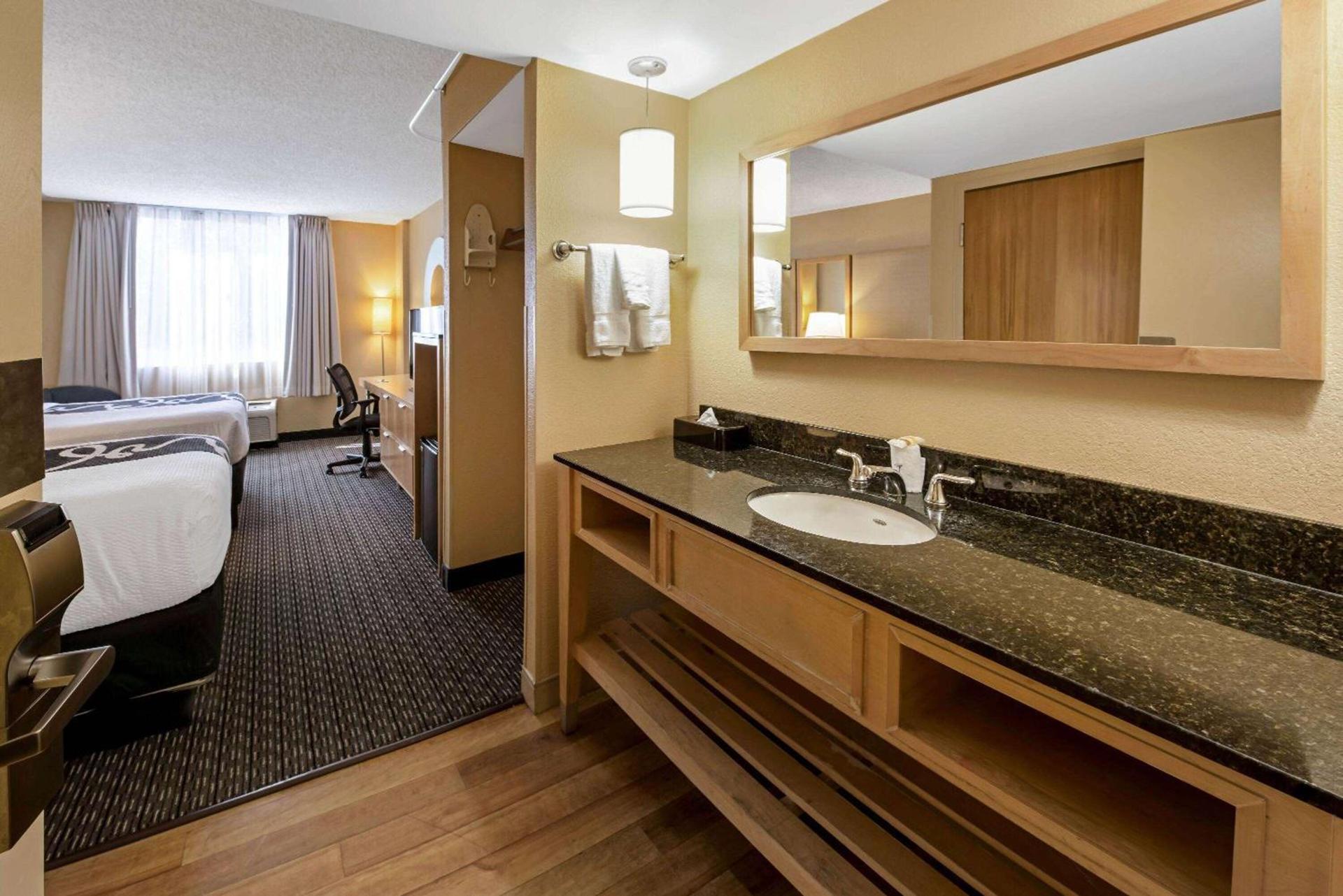 La Quinta by Wyndham West Palm Beach Airport photo 10