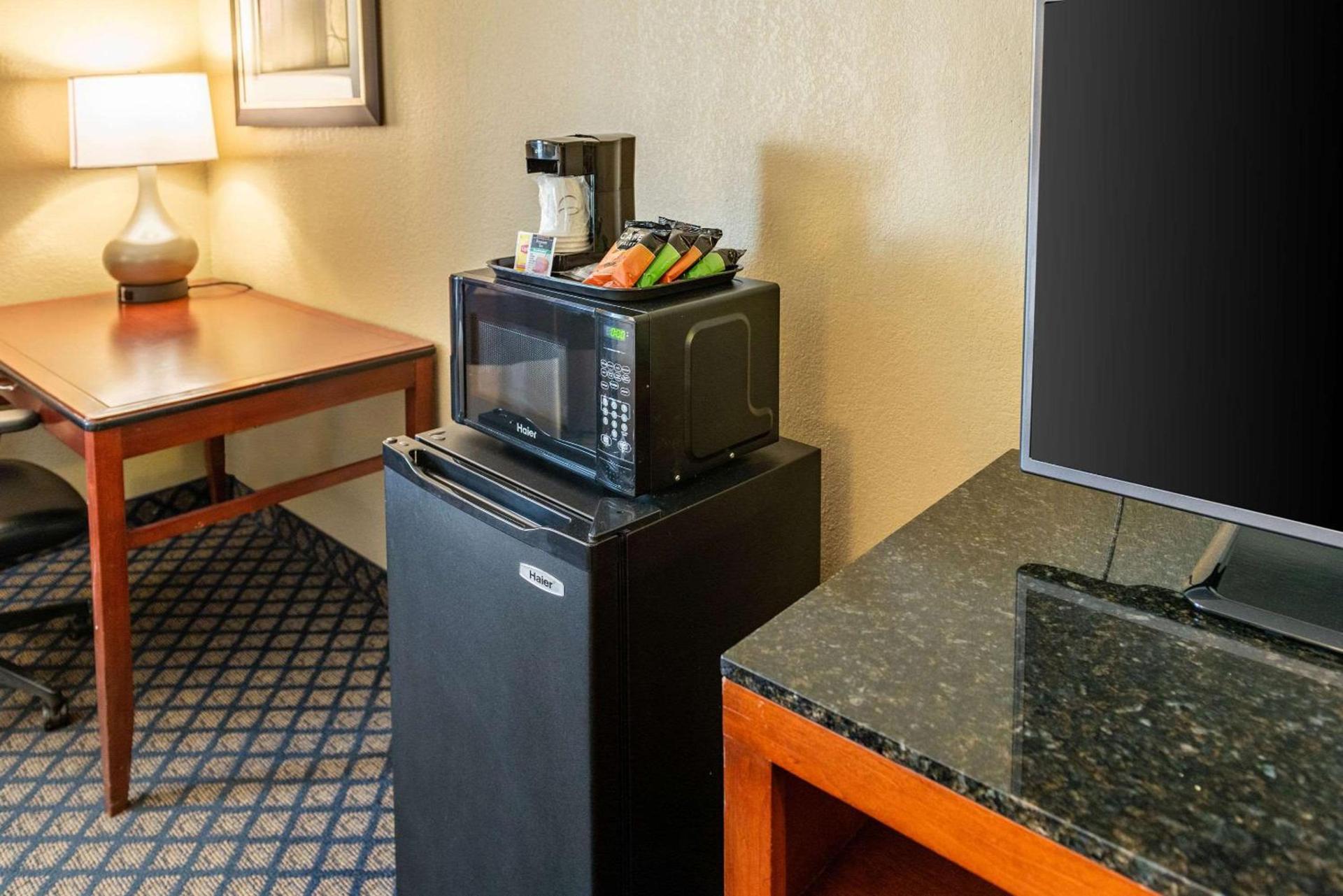 Quality Inn & Suites Seville photo 21