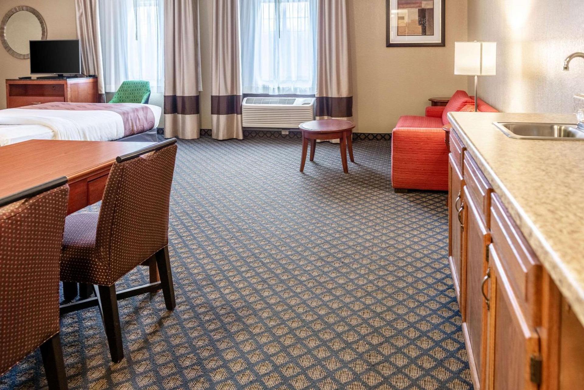 Quality Inn & Suites Seville photo 22