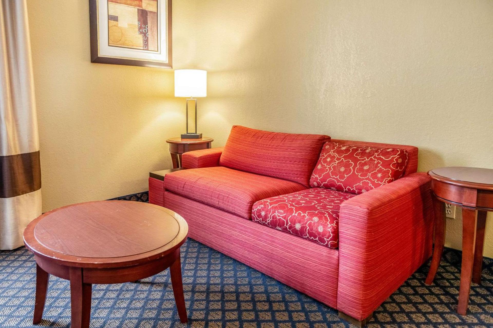 Quality Inn & Suites Seville photo 23