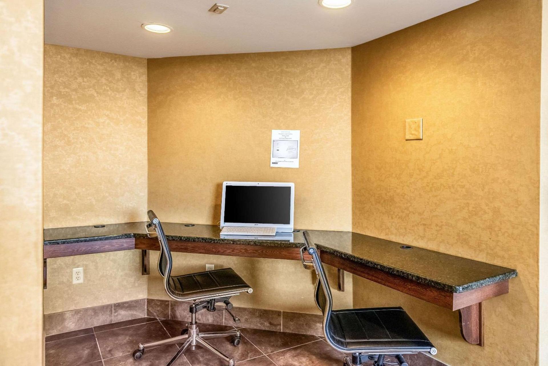 Quality Inn & Suites Seville photo 26