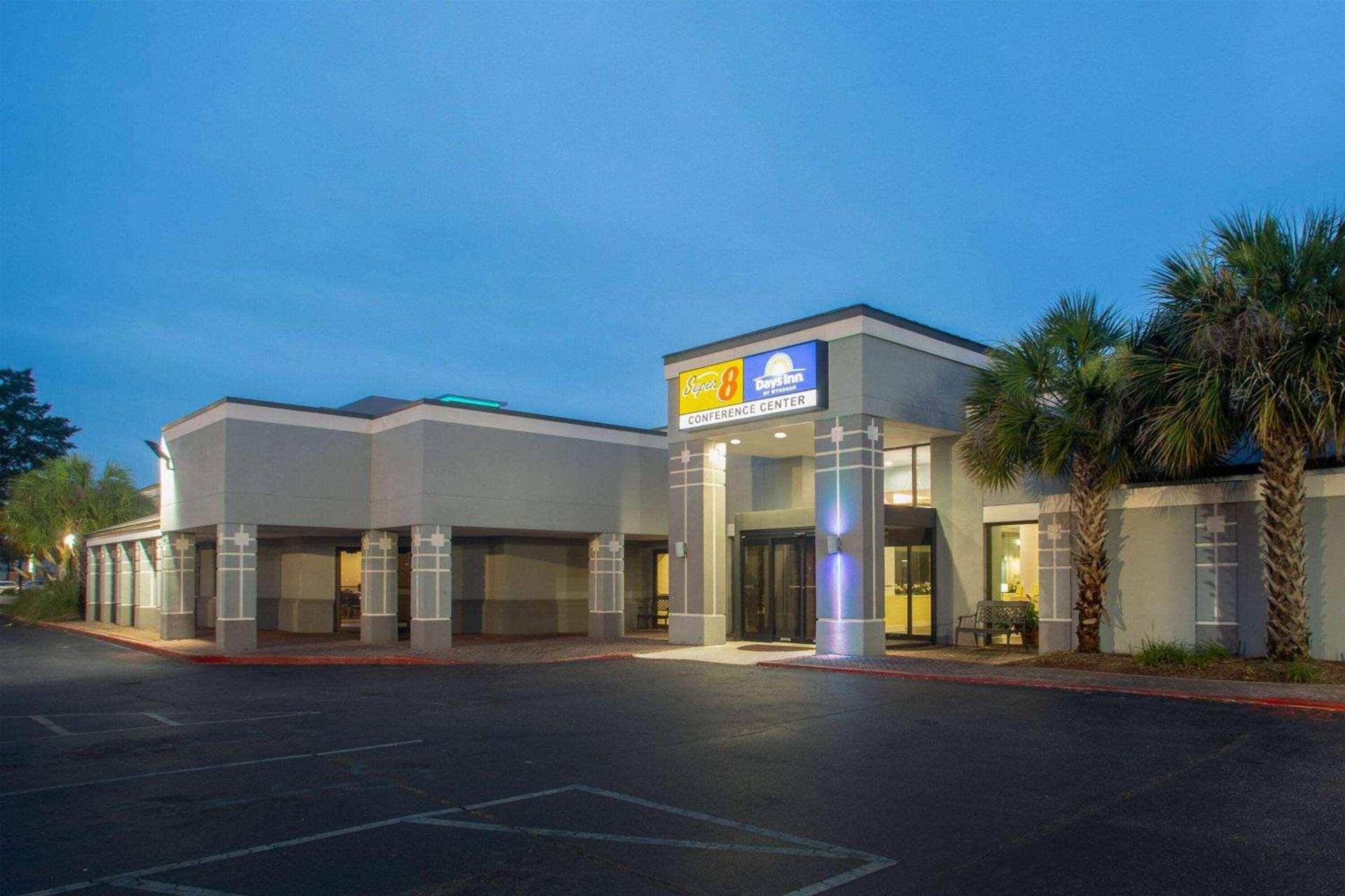 Days Inn by Wyndham Mobile I-65 photo 2