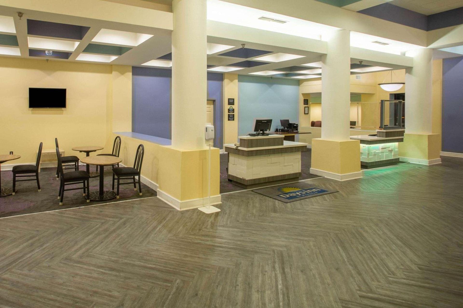 Days Inn by Wyndham Mobile I-65 photo 3