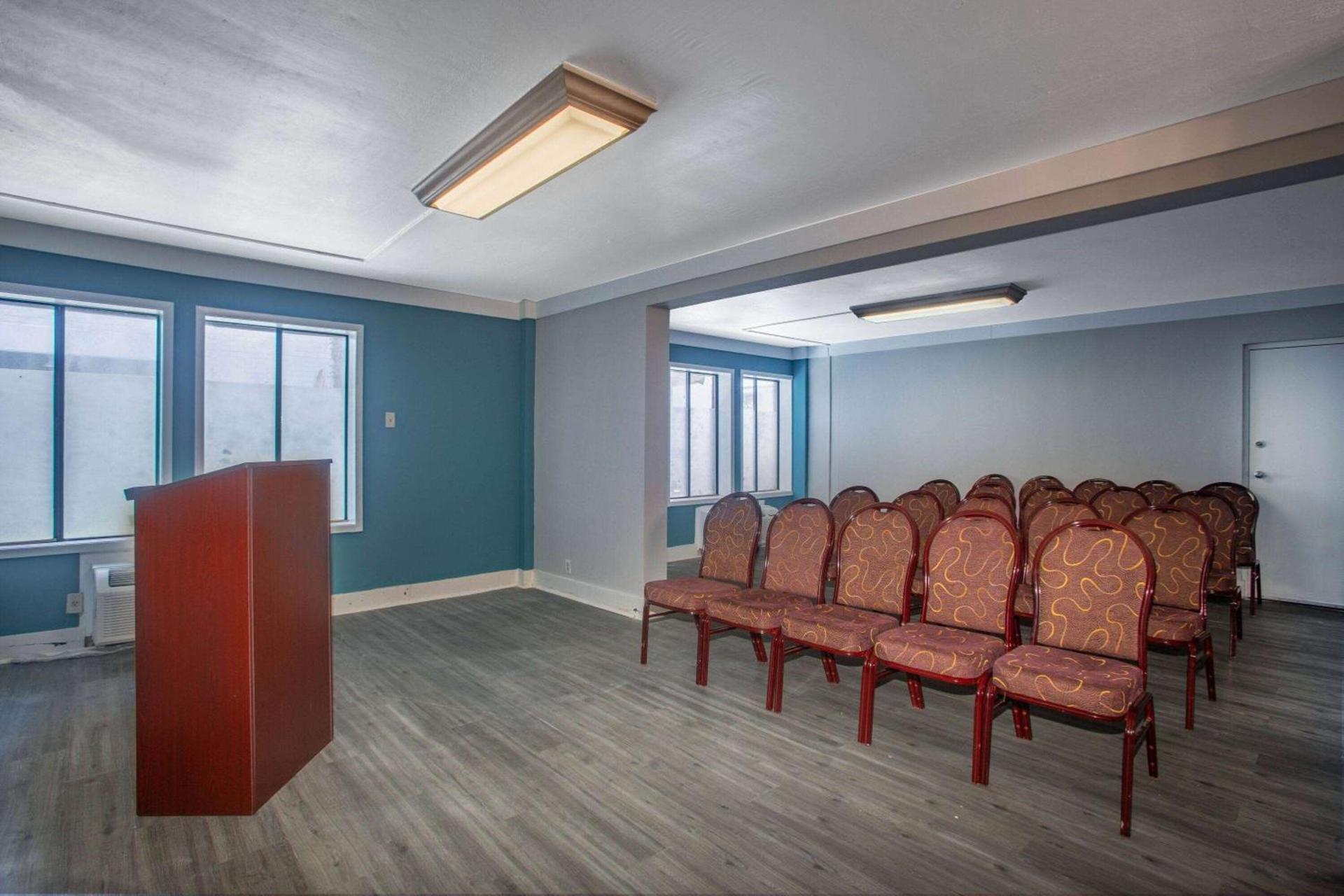 Days Inn by Wyndham Mobile I-65 photo 18