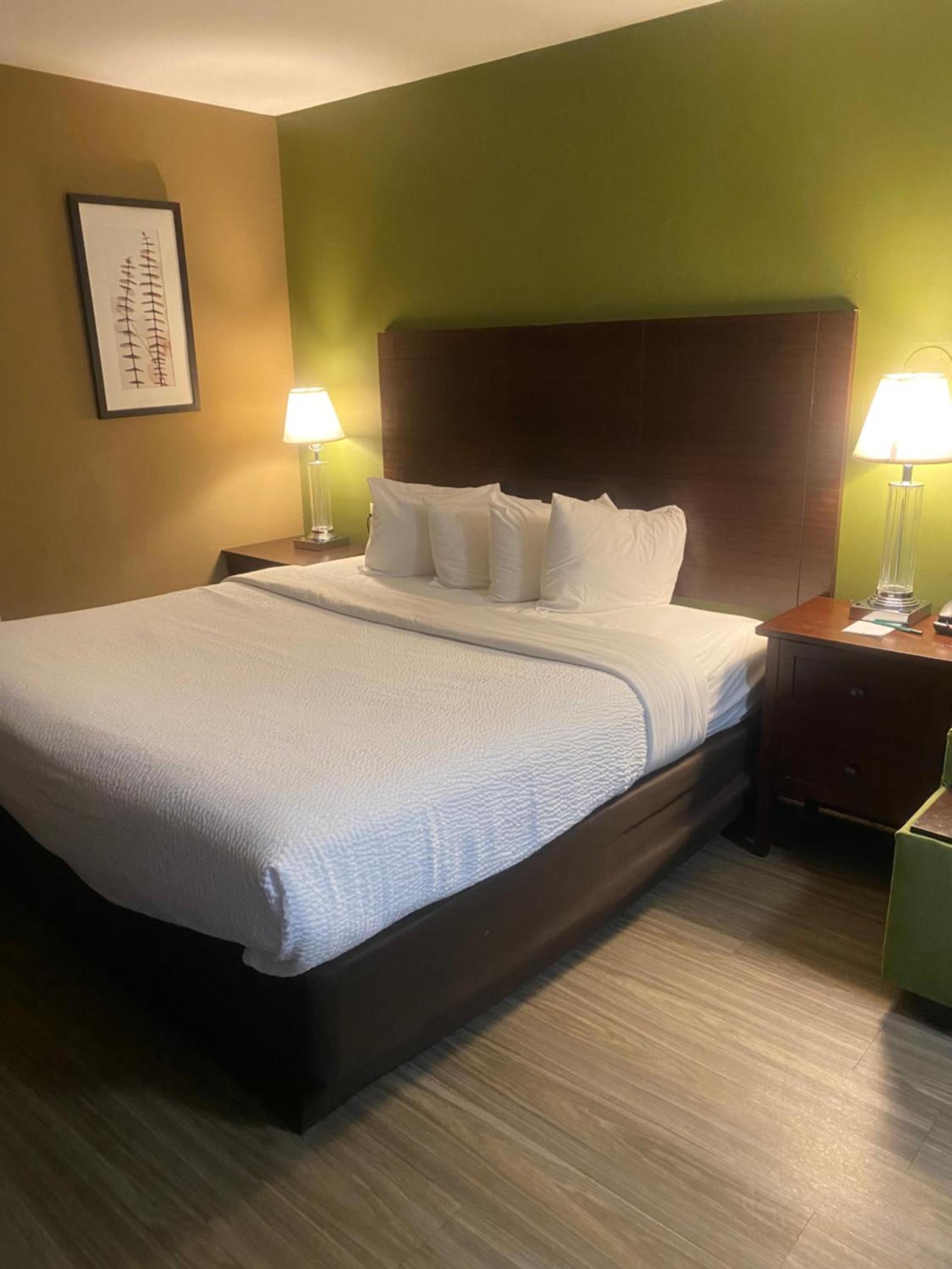 Premier Extended Stay photo 5