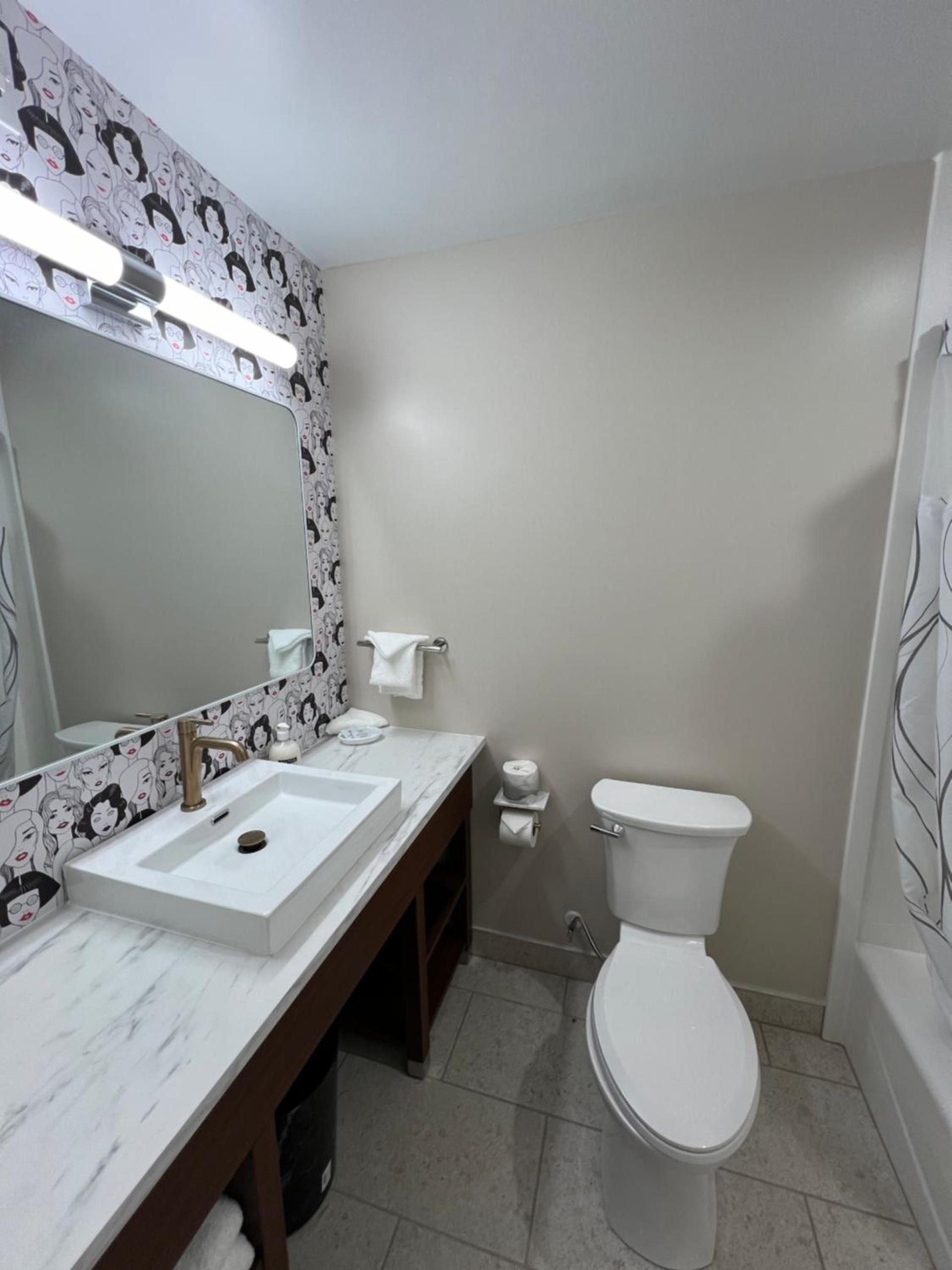 Lighthouse Suites photo 33