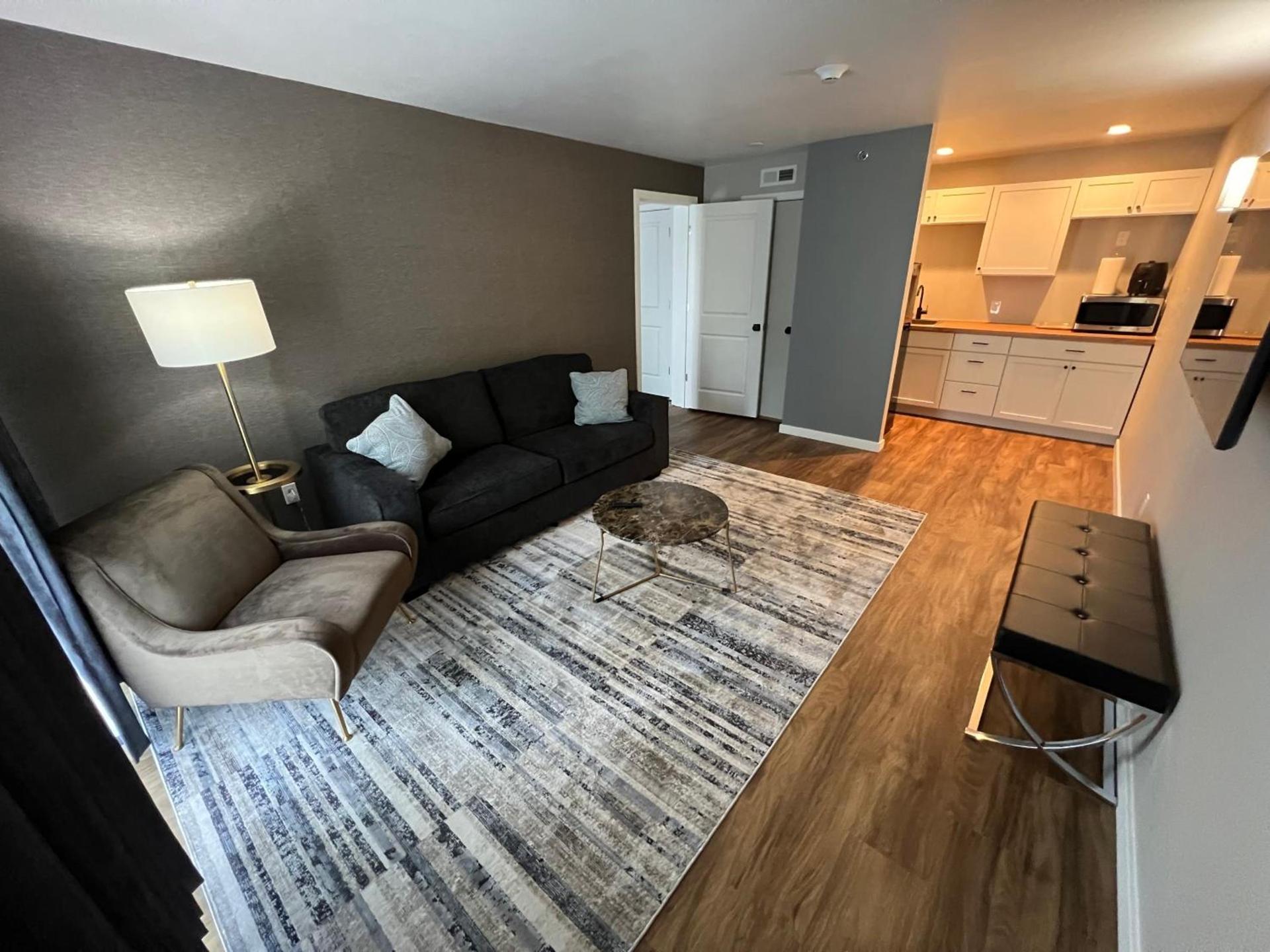 Lighthouse Suites photo 48