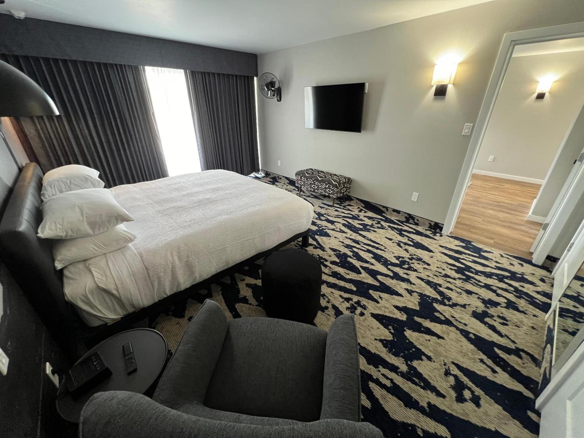 Lighthouse Suites photo 49