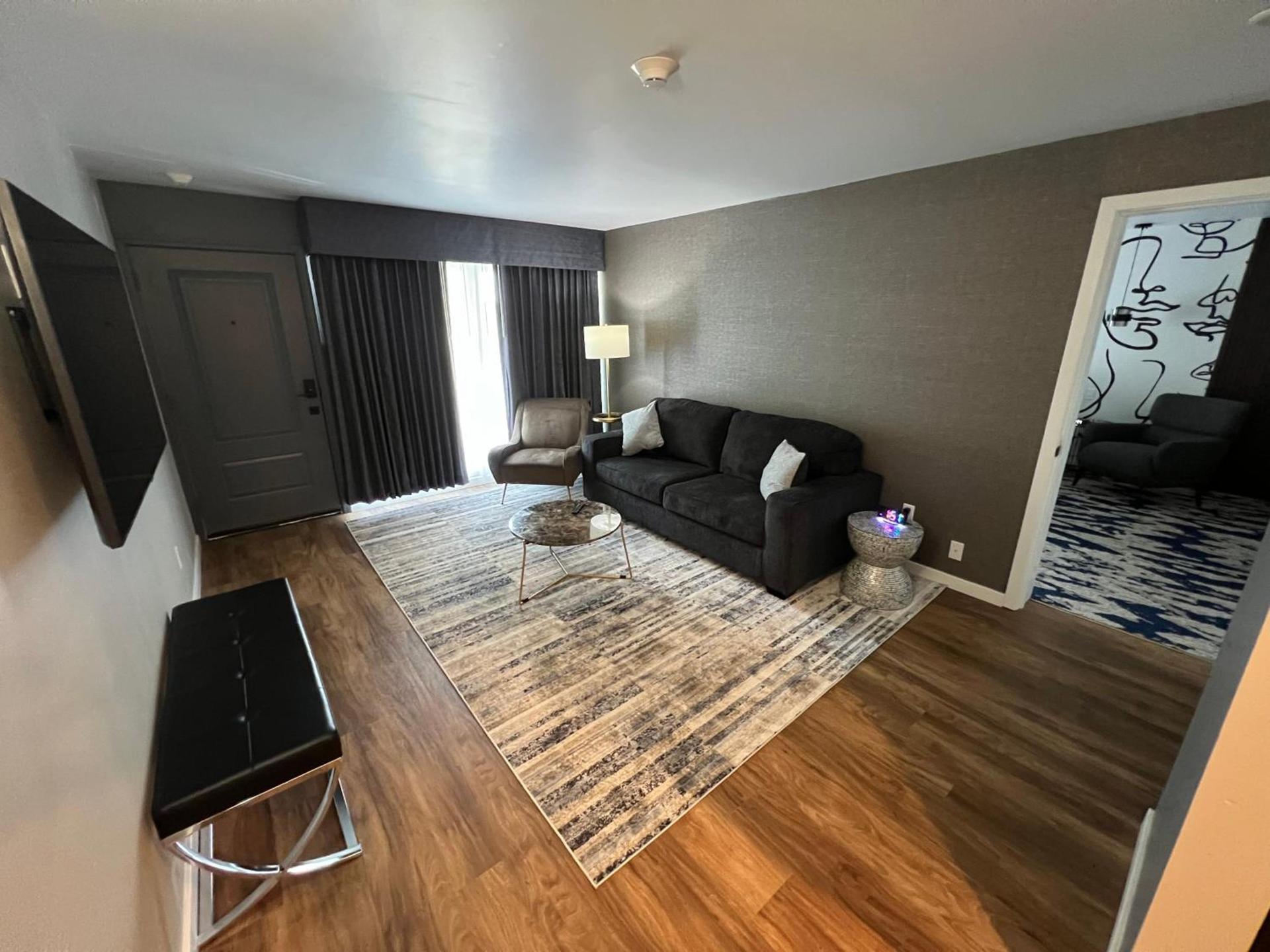 Lighthouse Suites photo 53