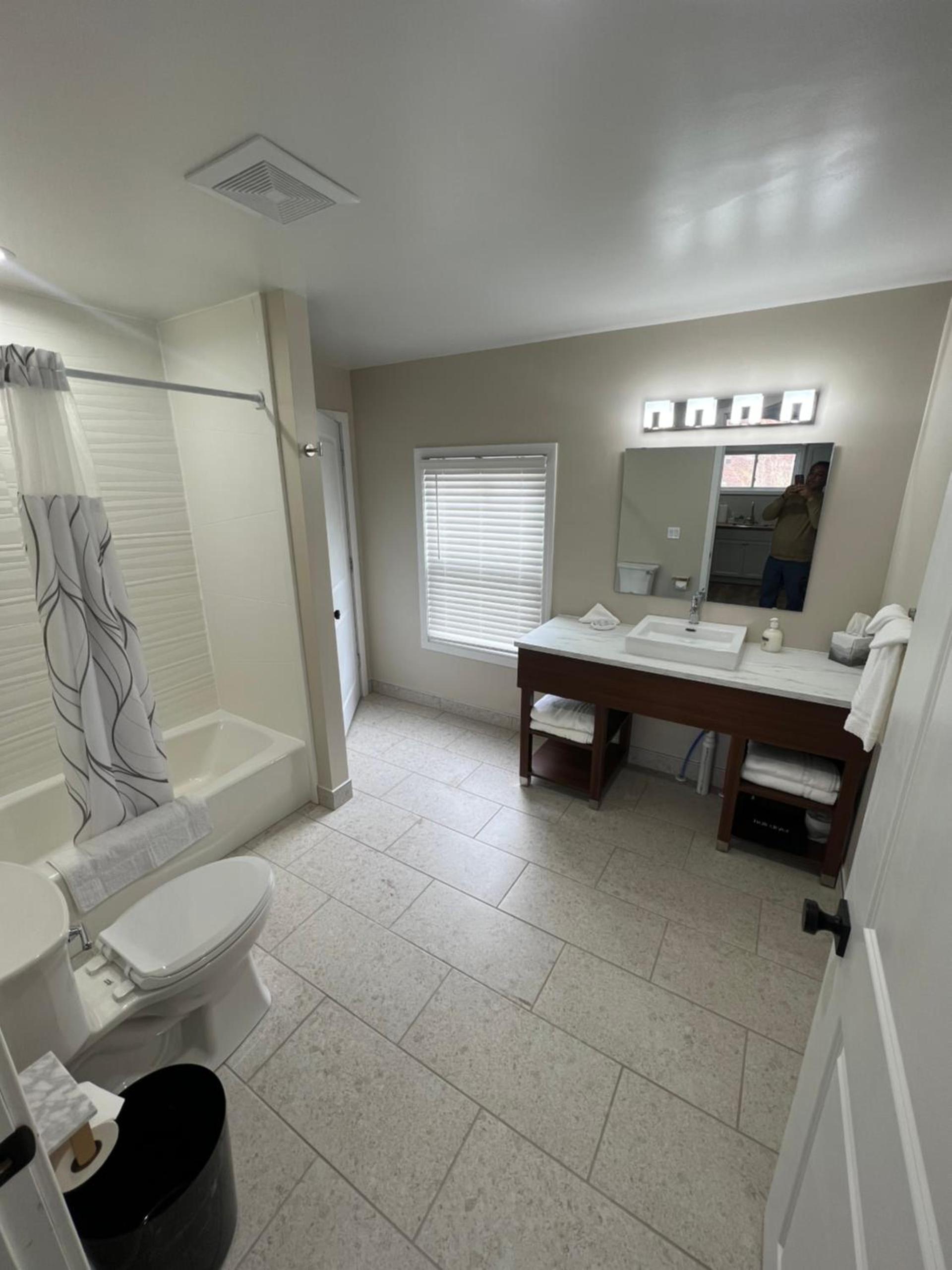 Lighthouse Suites photo 45