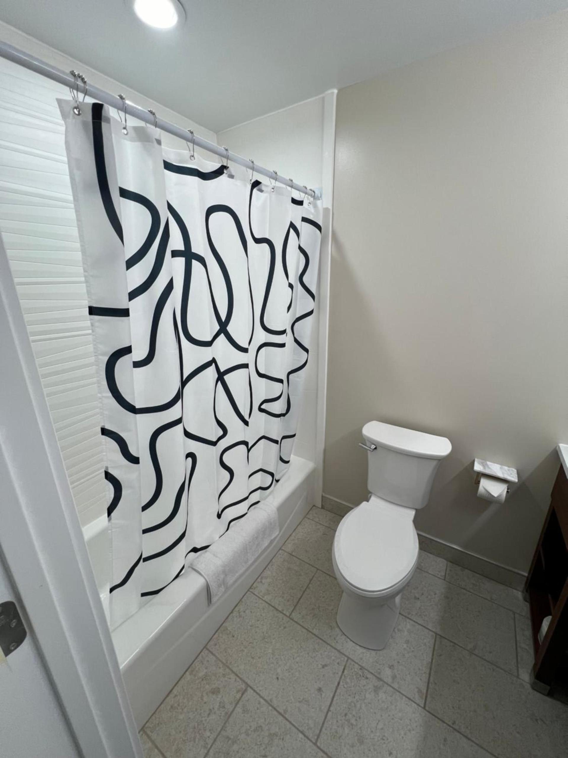Lighthouse Suites photo 59