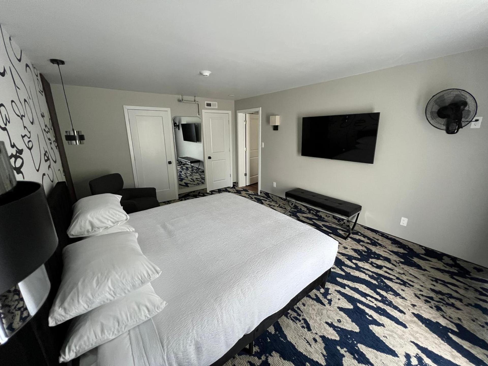 Lighthouse Suites photo 41