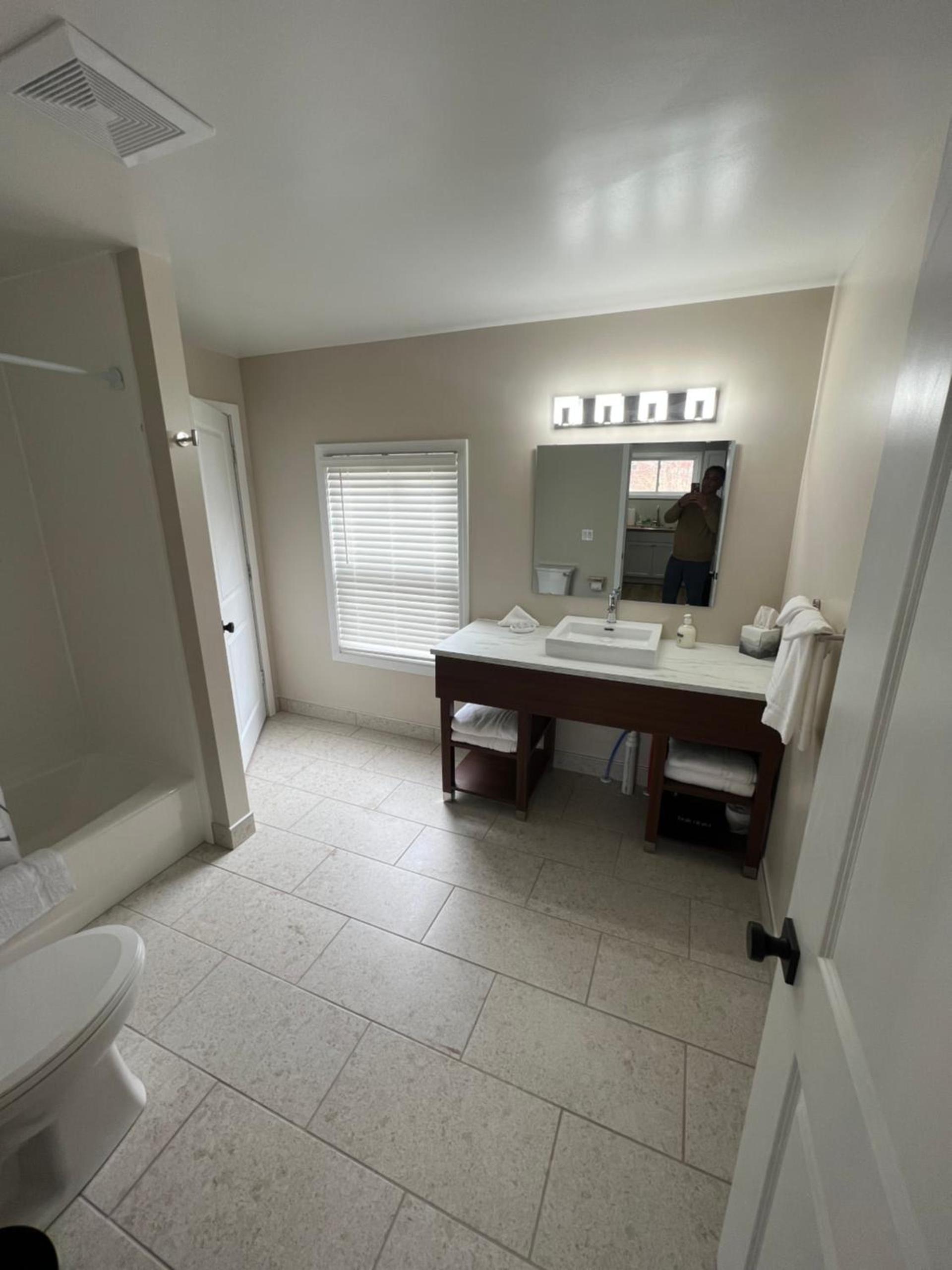 Lighthouse Suites photo 40