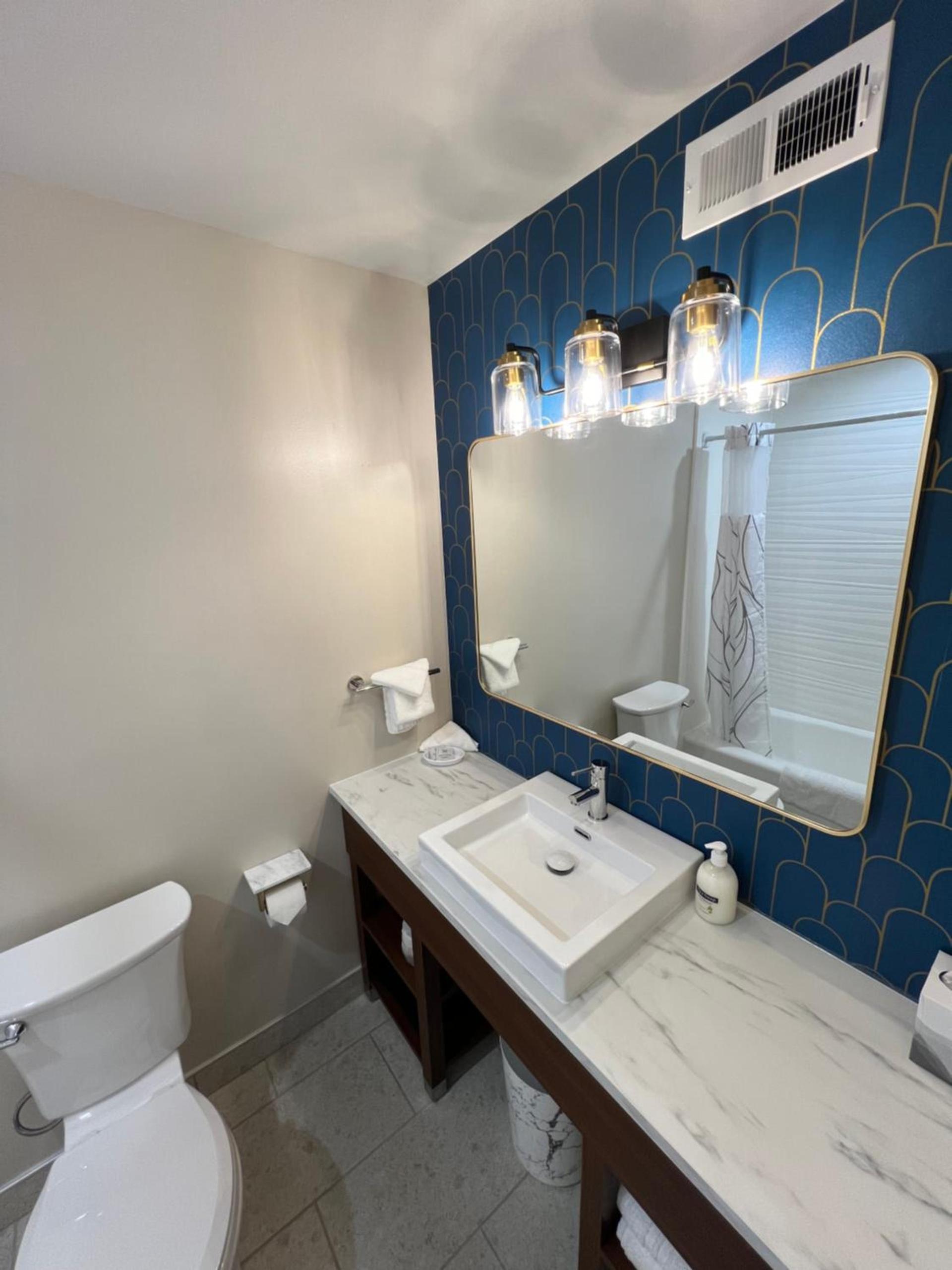 Lighthouse Suites photo 43