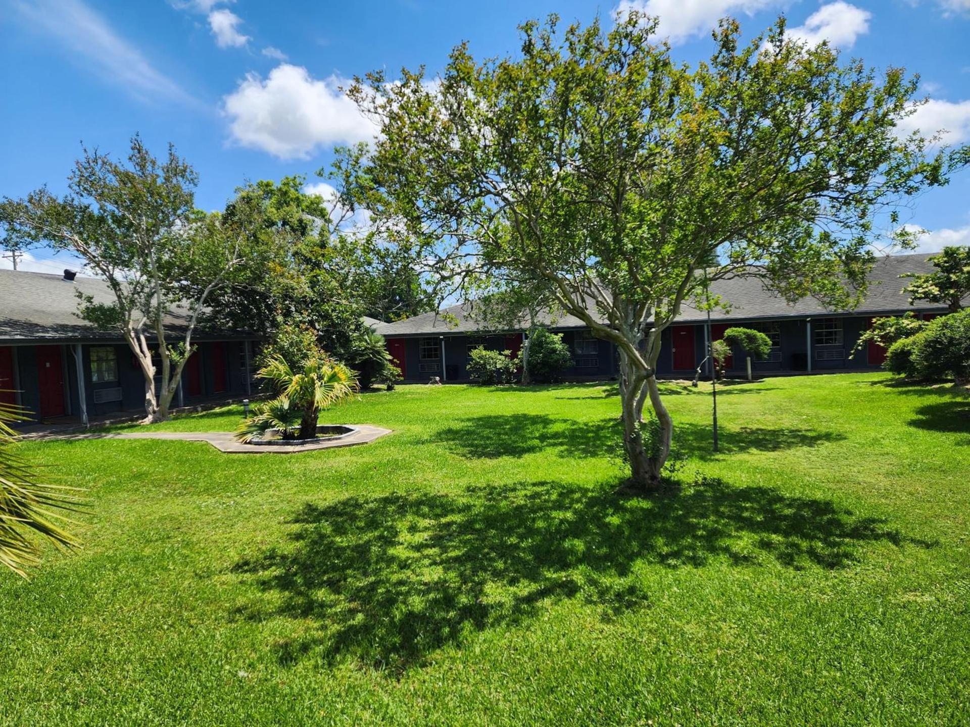Red Carpet Inn - Houma photo 28