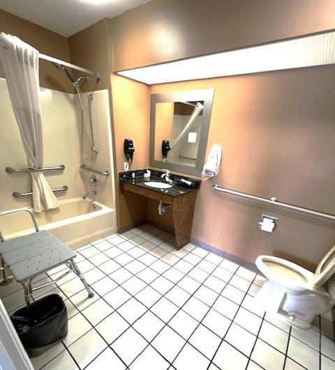 Baymont by Wyndham Gaffney photo 10