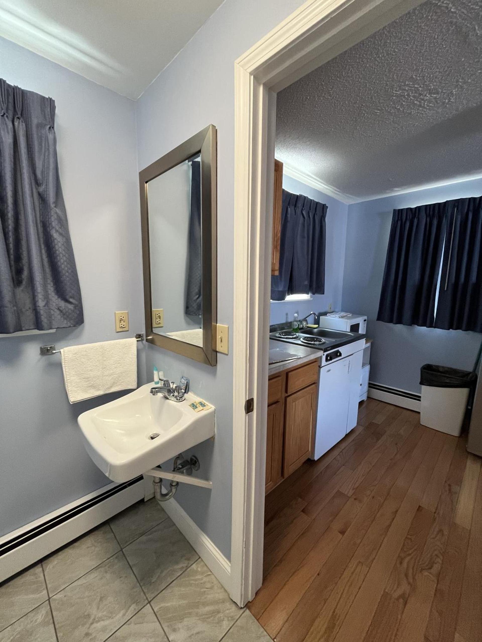 Beau Rivage Motel photo 59