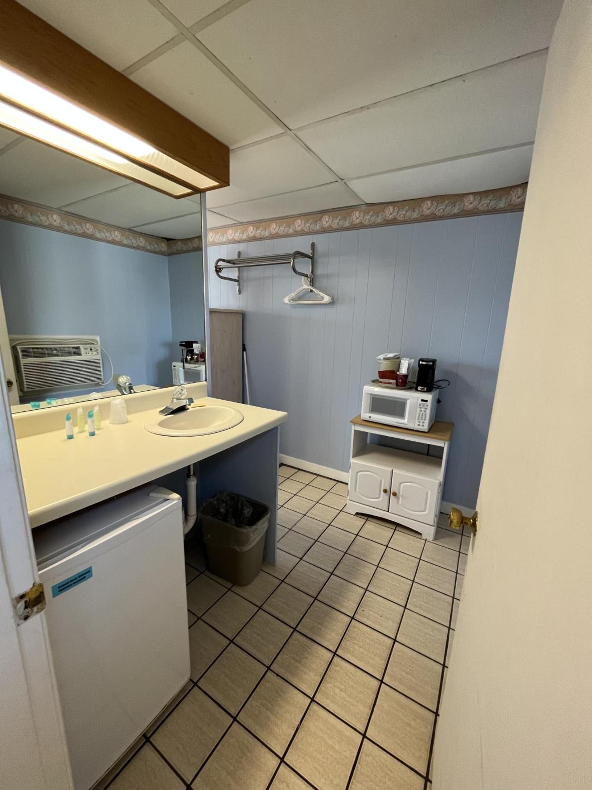 Beau Rivage Motel photo 72