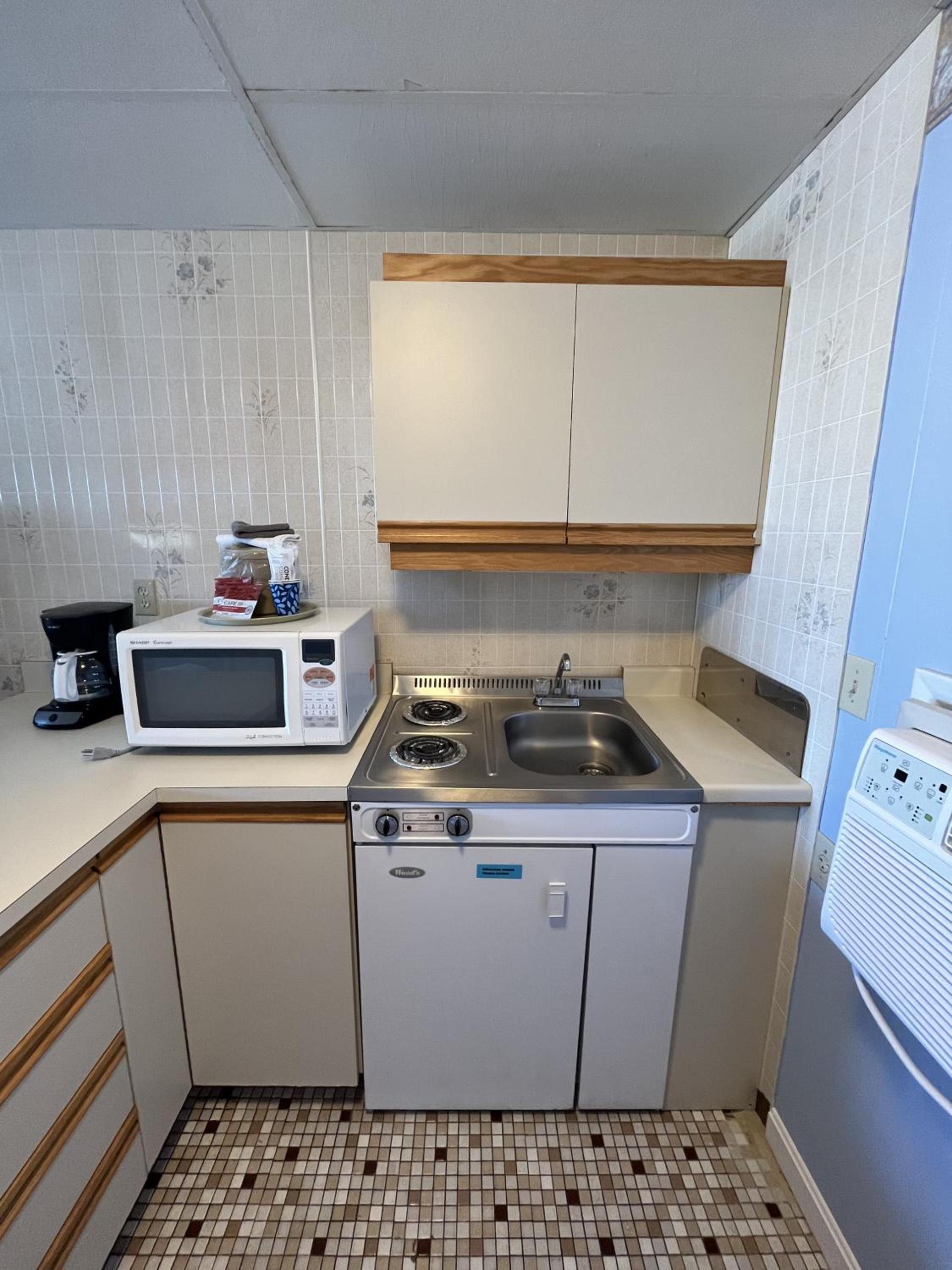 Beau Rivage Motel photo 47