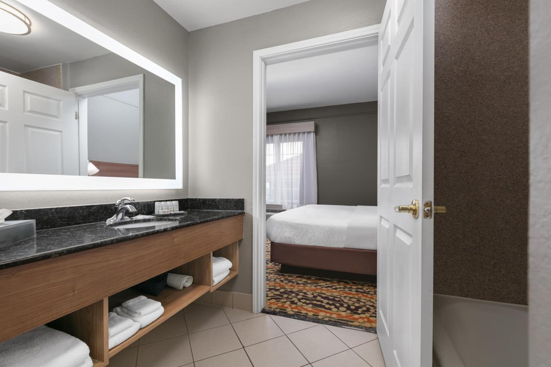 La Quinta by Wyndham Belton - Temple South photo 61