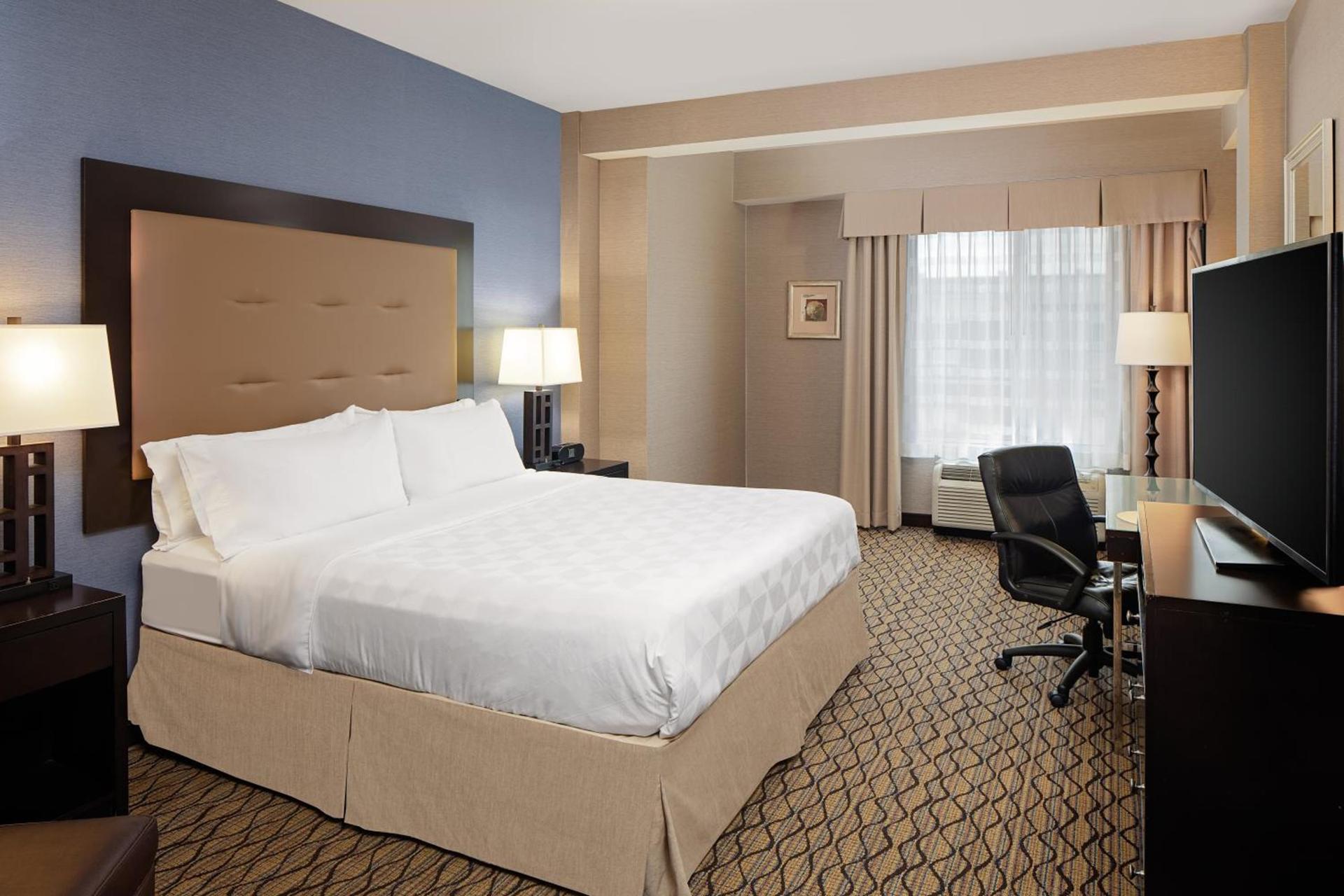 Holiday Inn Detroit Metro Airport by IHG photo 2