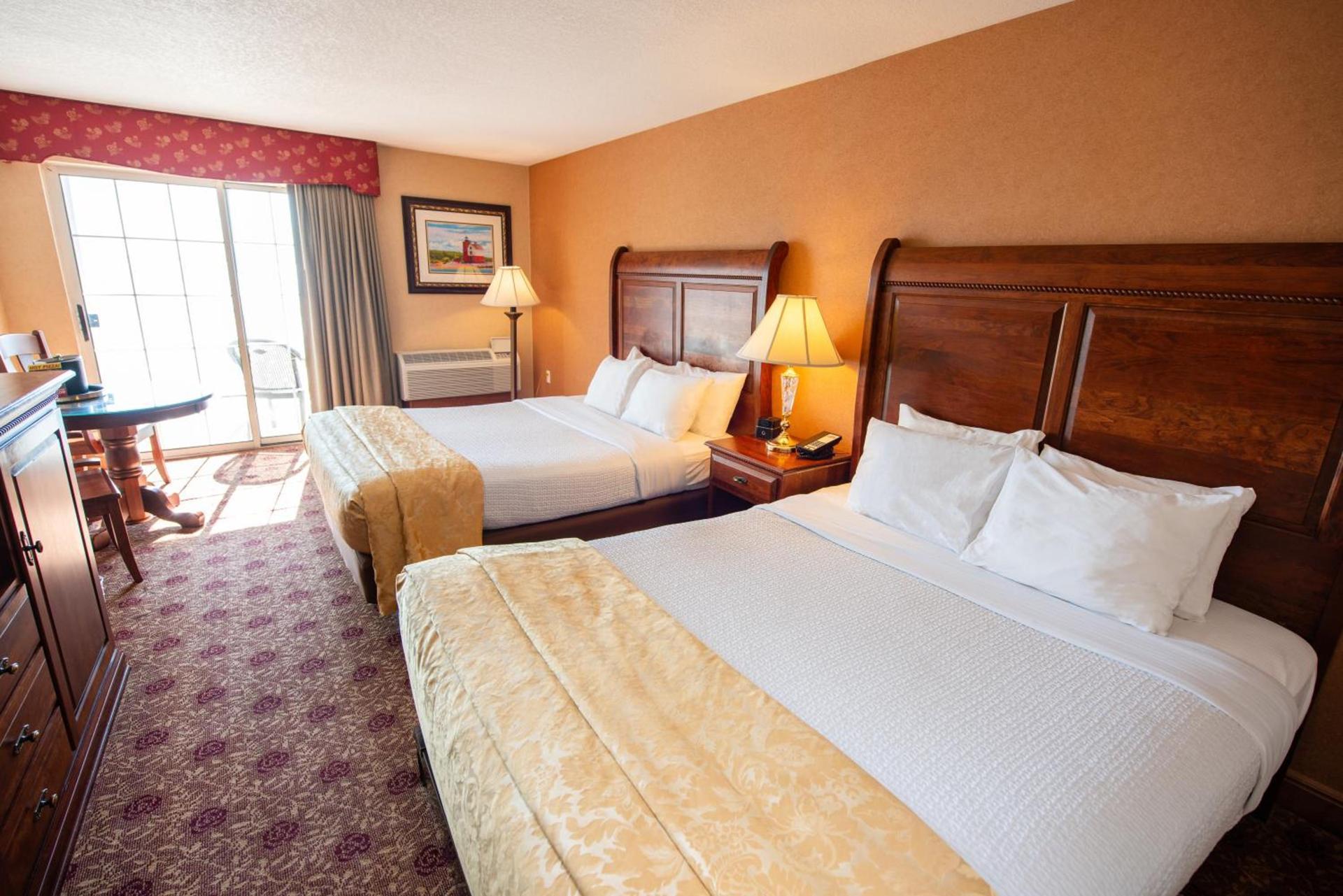 Hamilton Inn Select Beachfront Mackinaw City photo 18