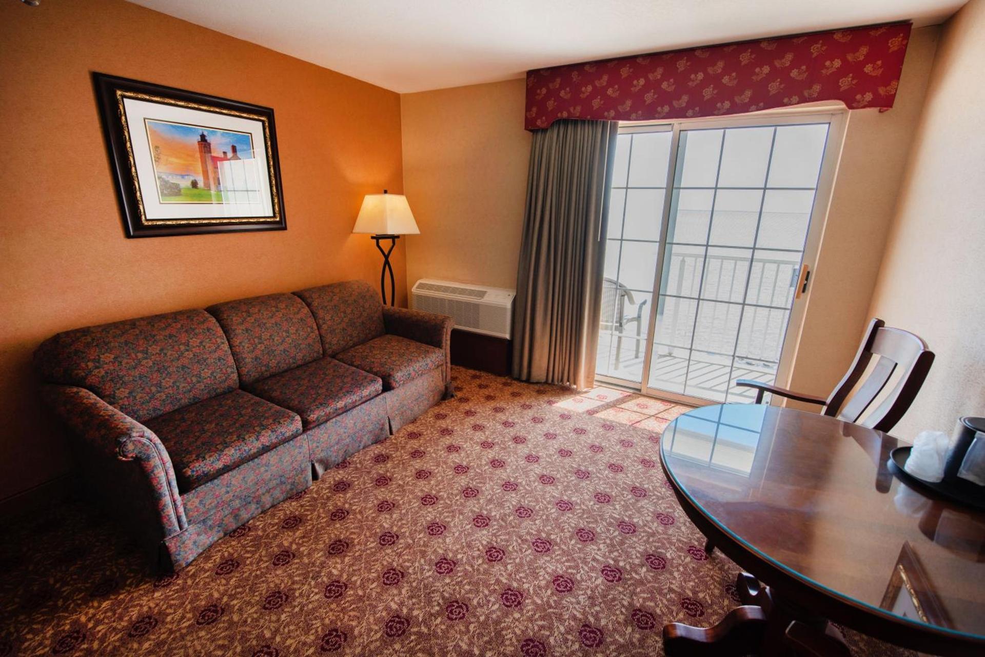 Hamilton Inn Select Beachfront Mackinaw City photo 25