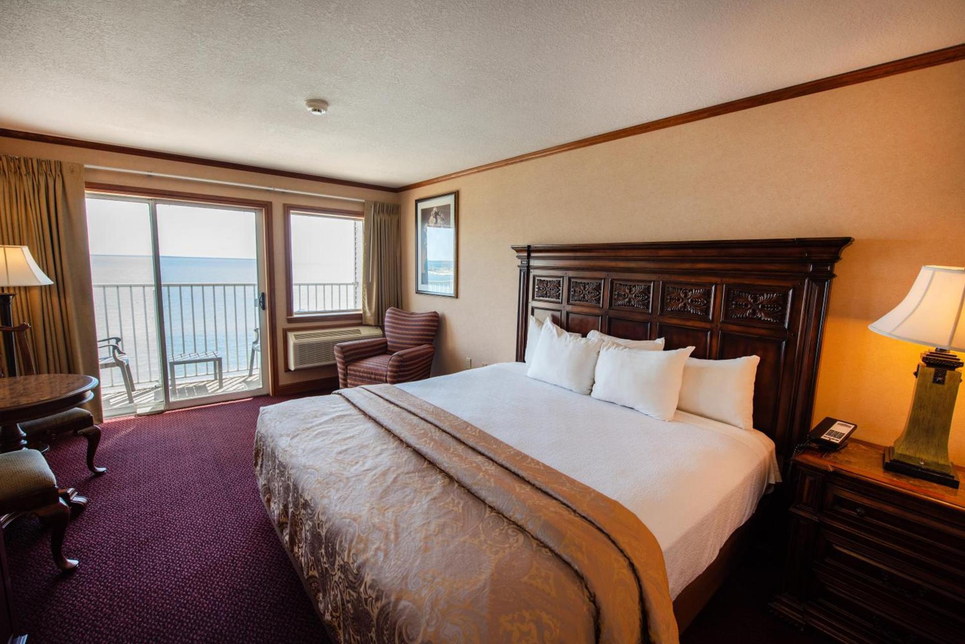 Hamilton Inn Select Beachfront Mackinaw City photo 26