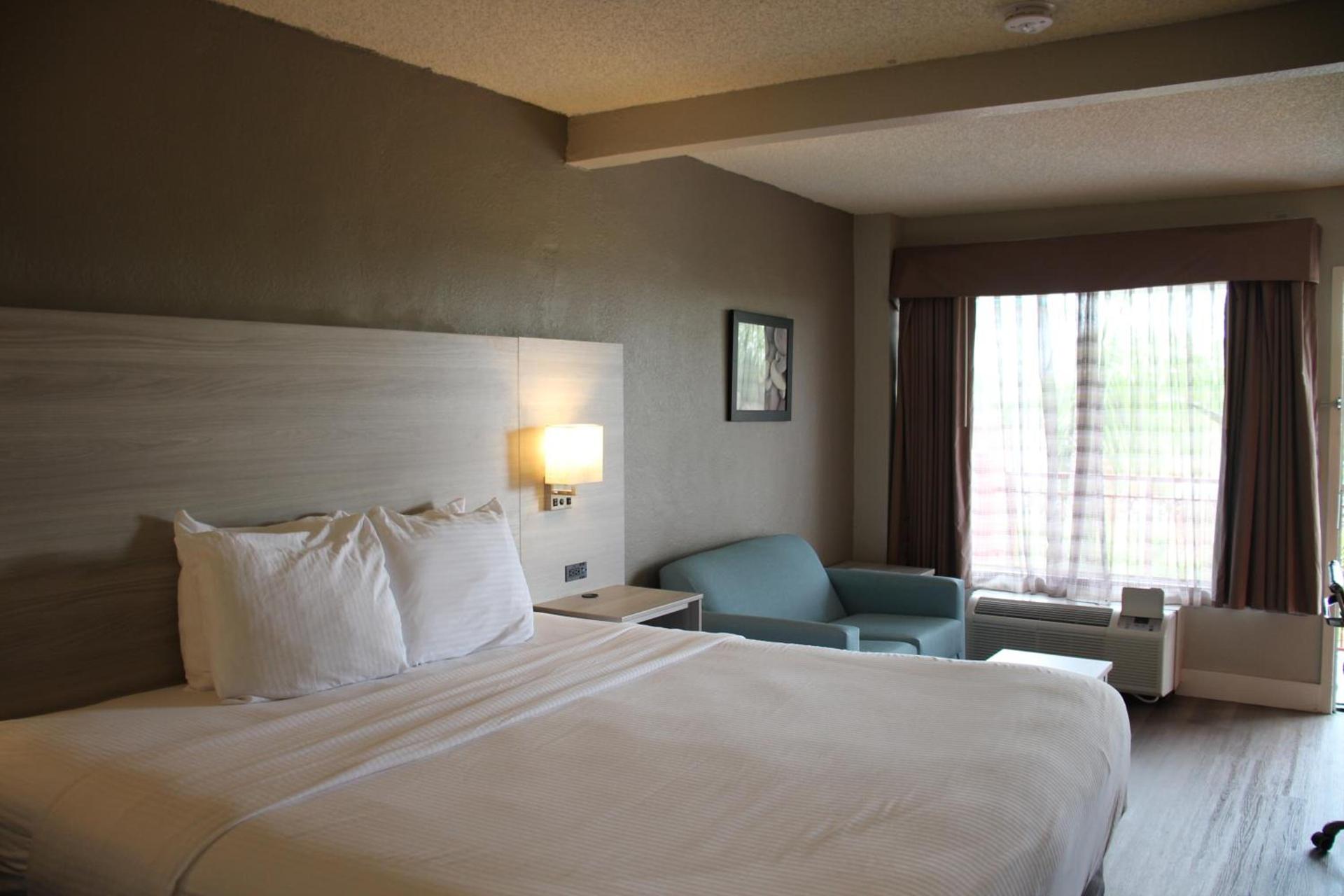 Boca Suites Deerfield Beach; SureStay Collection by BW photo 16