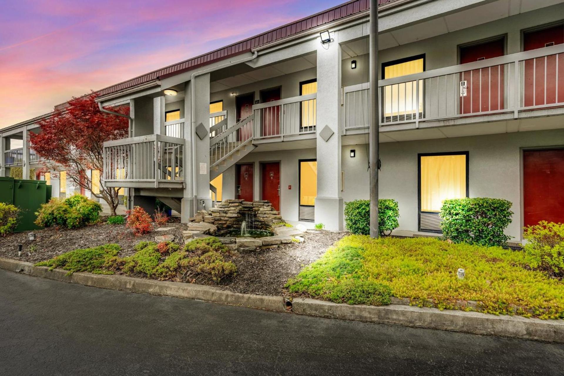 Red Roof Inn Kingsport photo 21