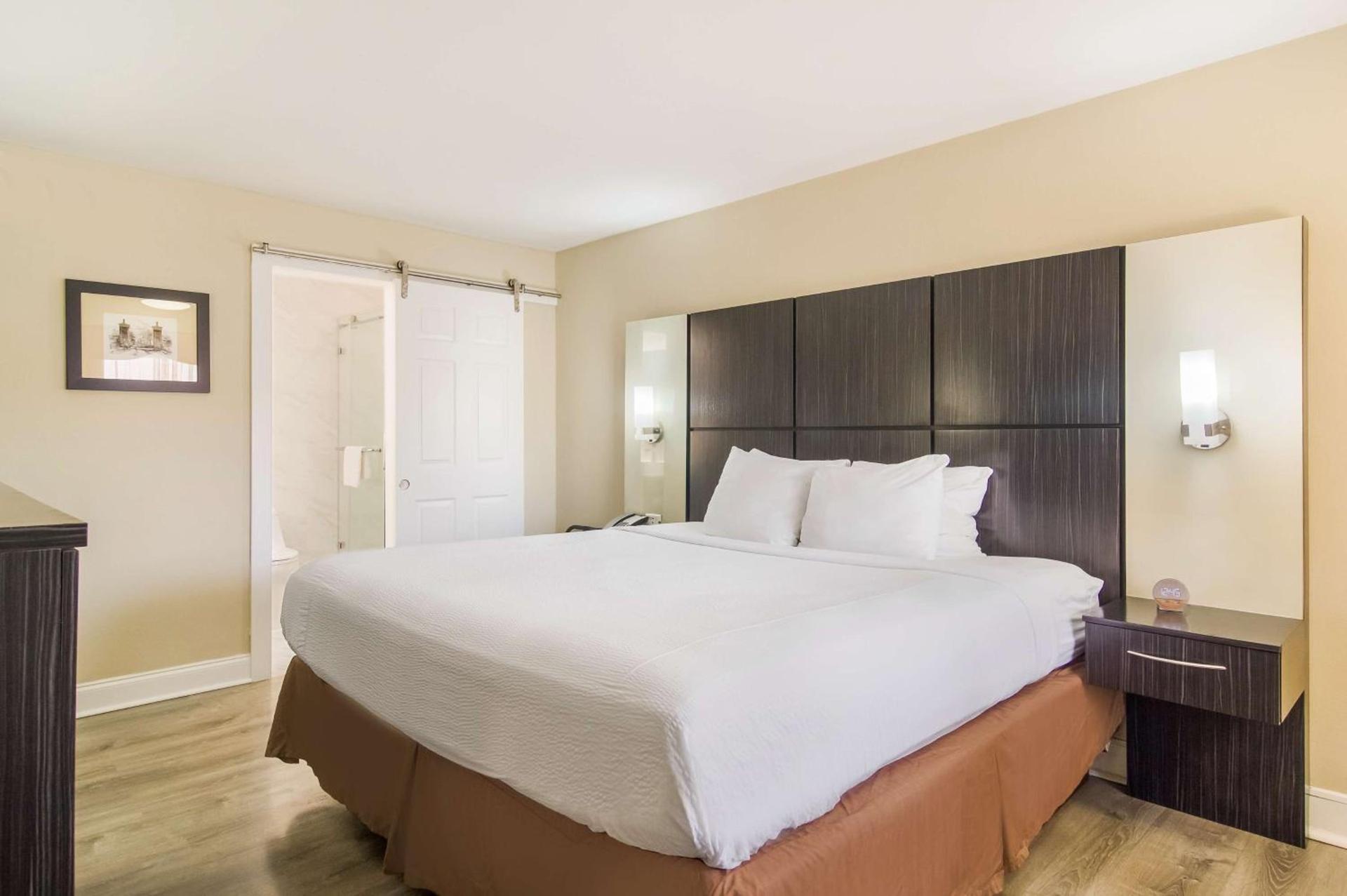 Best Western Historic Bayfront photo 2