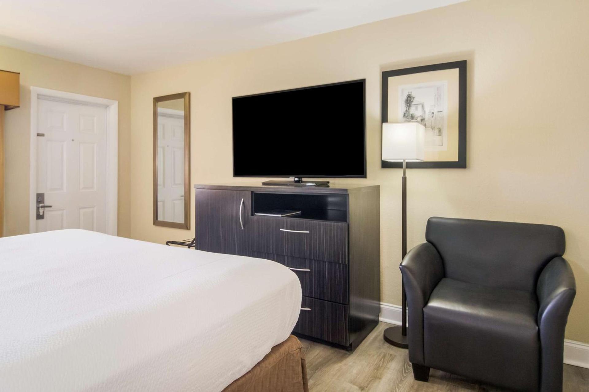 Best Western Historic Bayfront photo 7