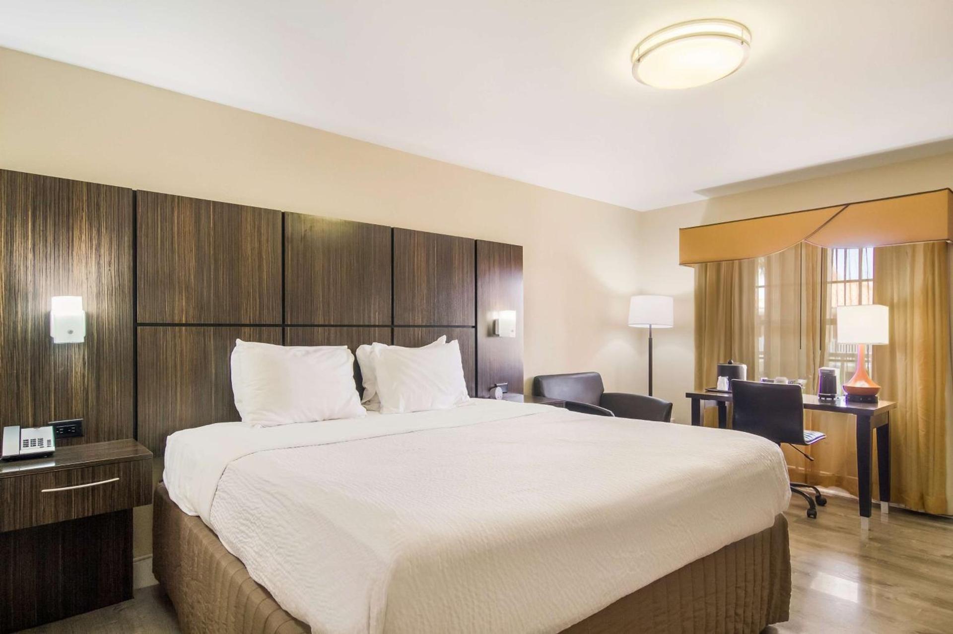 Best Western Historic Bayfront photo 25