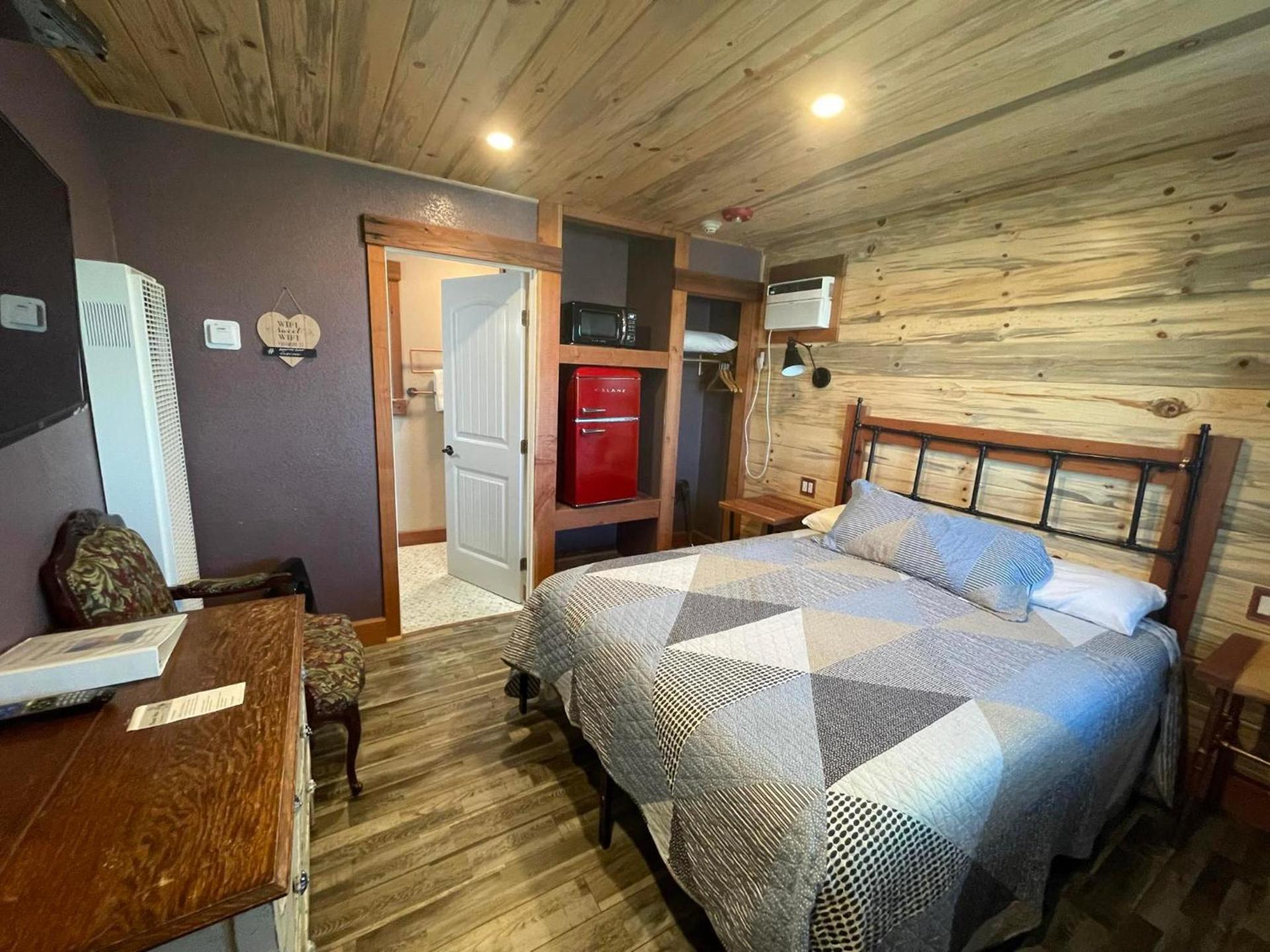 Sugarloaf Mountain Motel photo 59