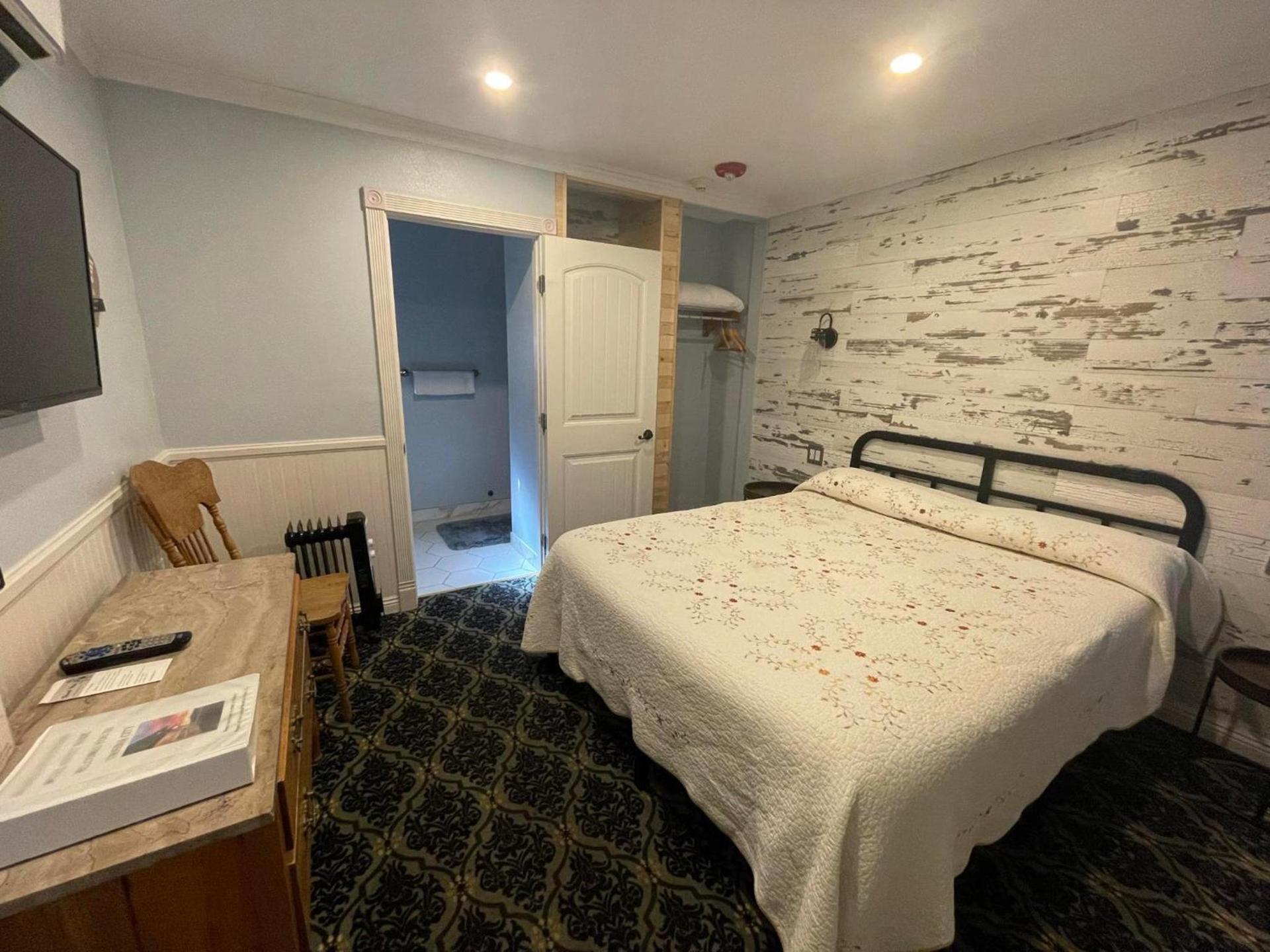 Sugarloaf Mountain Motel photo 66