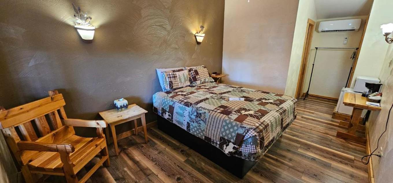 Nine Pines Motel photo 32