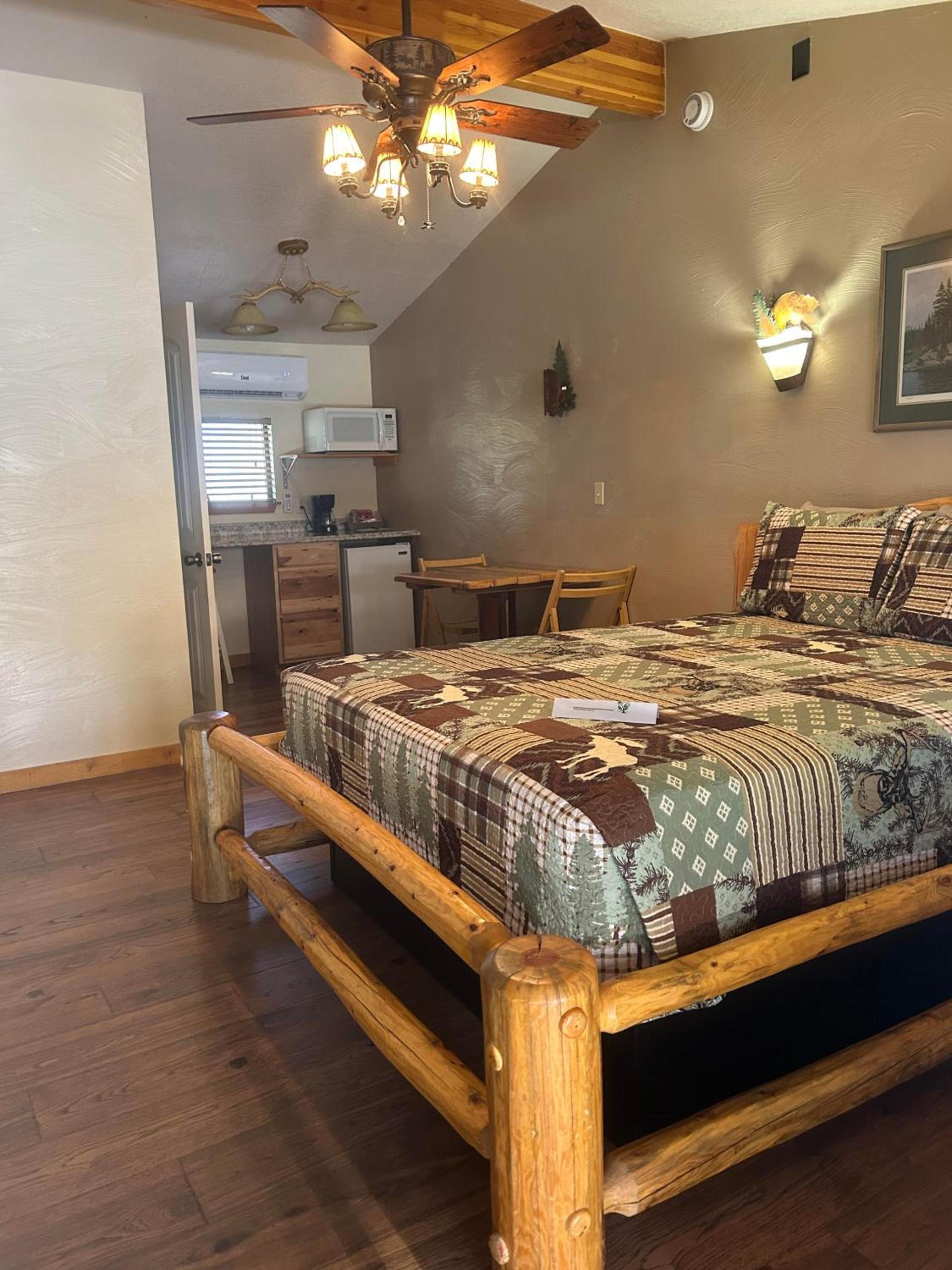 Nine Pines Motel photo 38