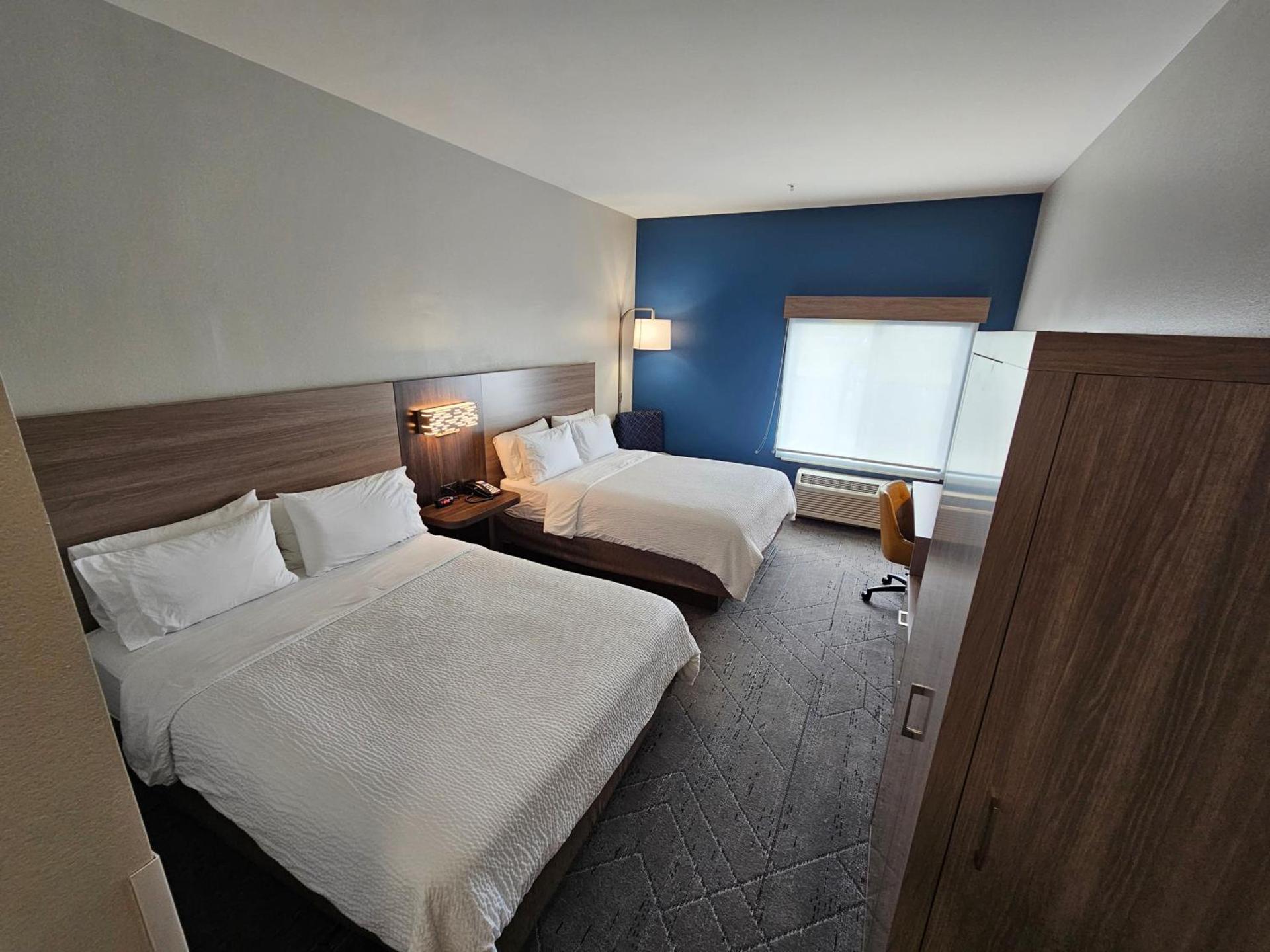 Holiday Inn Express Hotel & Suites Cincinnati-Blue Ash by IHG photo 64